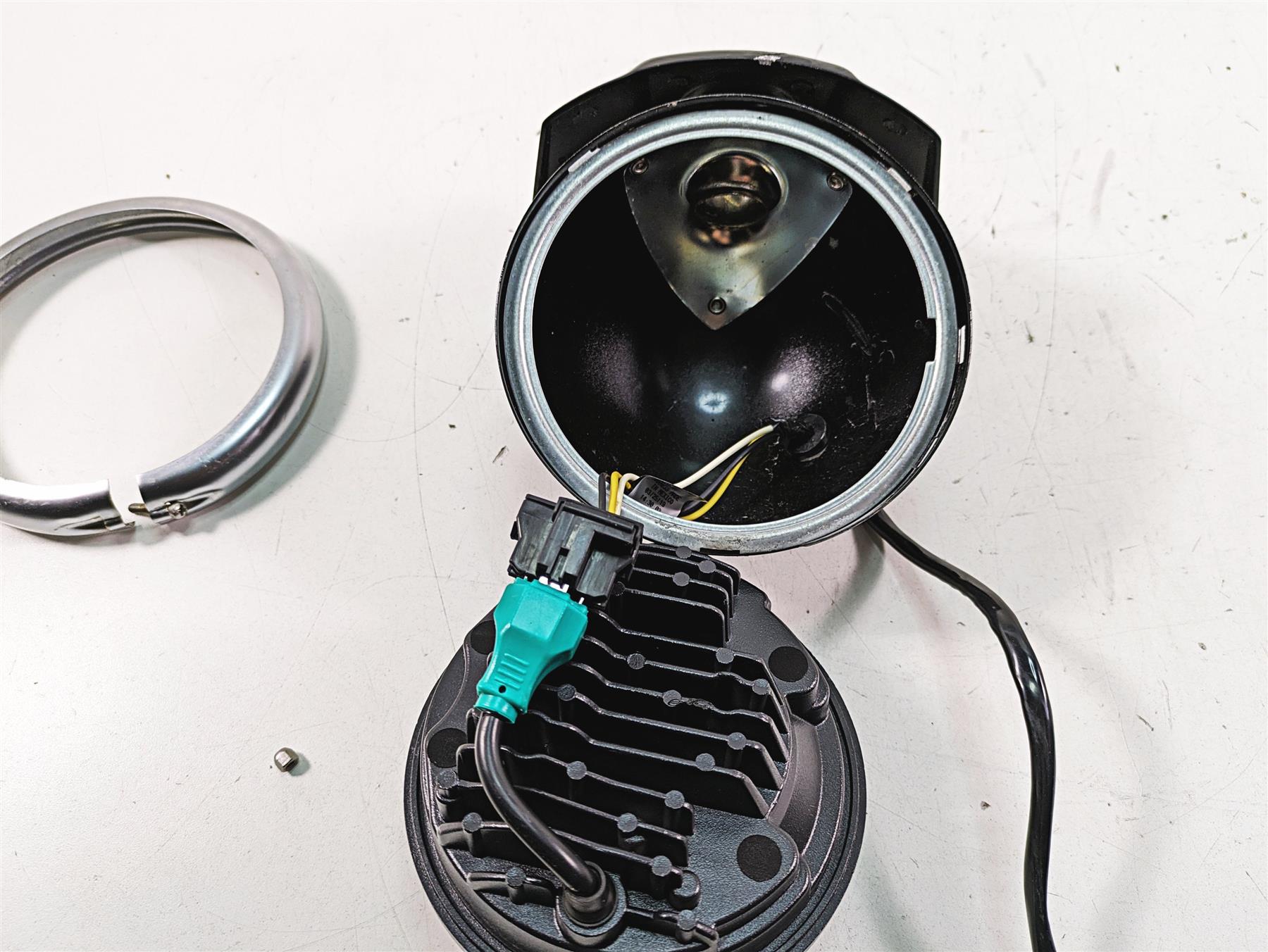 2019 Harley XL883N Sportster Iron Headlight Head Light Lamp Lens 69774-07A {{ shop.shopifyCountryName }} - Mototech271