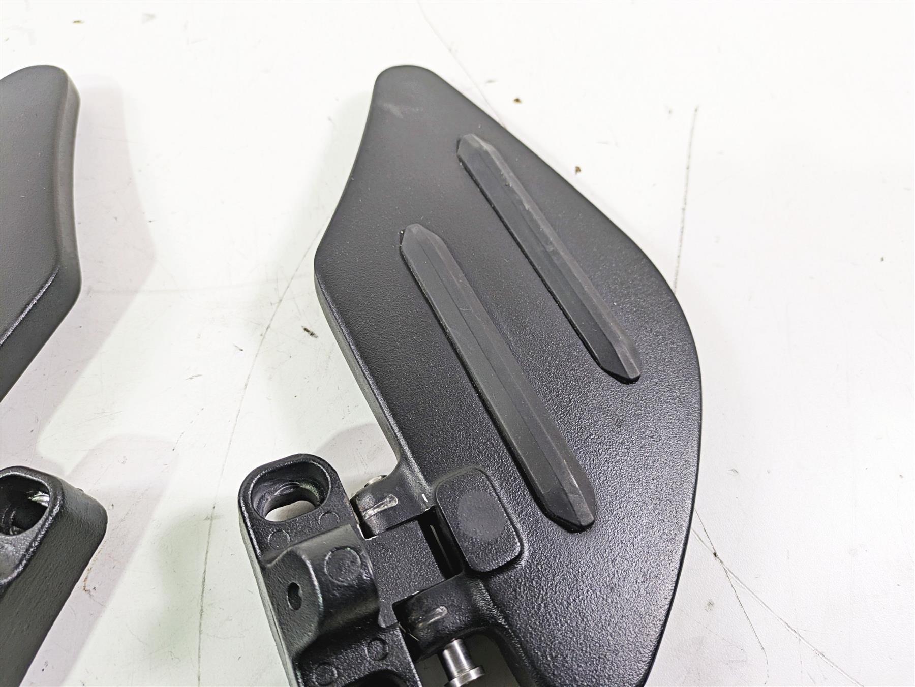 2012 Victory Cross Country Rear Passenger Floorboard Set 5137789 {{ shop.shopifyCountryName }} - Mototech271