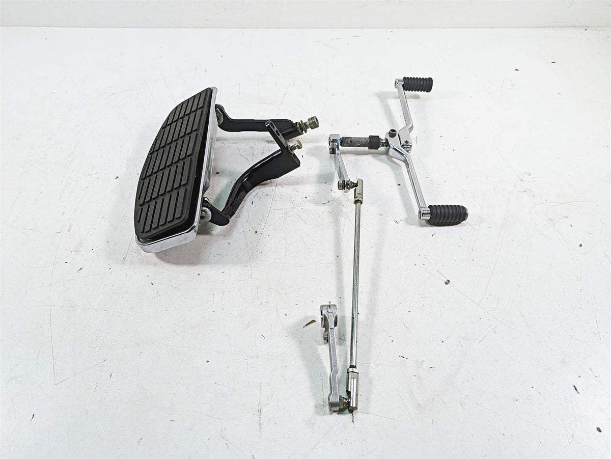 2008 Harley FLHTCU Electra Glide Left Bent Floor Board + Shift Lever 33895-82E {{ shop.shopifyCountryName }} - Mototech271