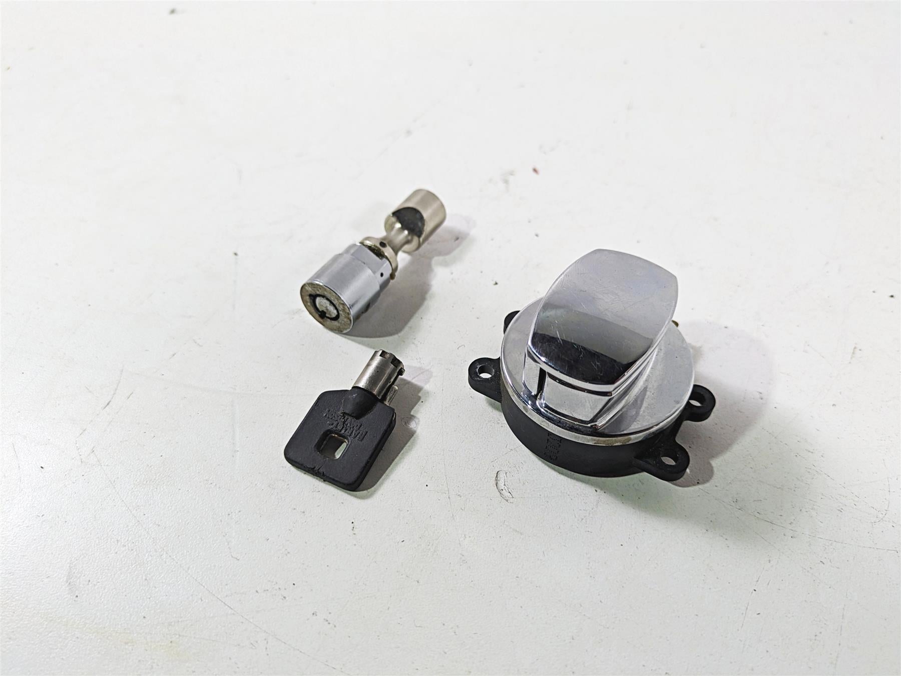 2003 Harley FLSTC Softail Heritage 100th Ignition Switch Key Lock Set 71450-04 {{ shop.shopifyCountryName }} - Mototech271