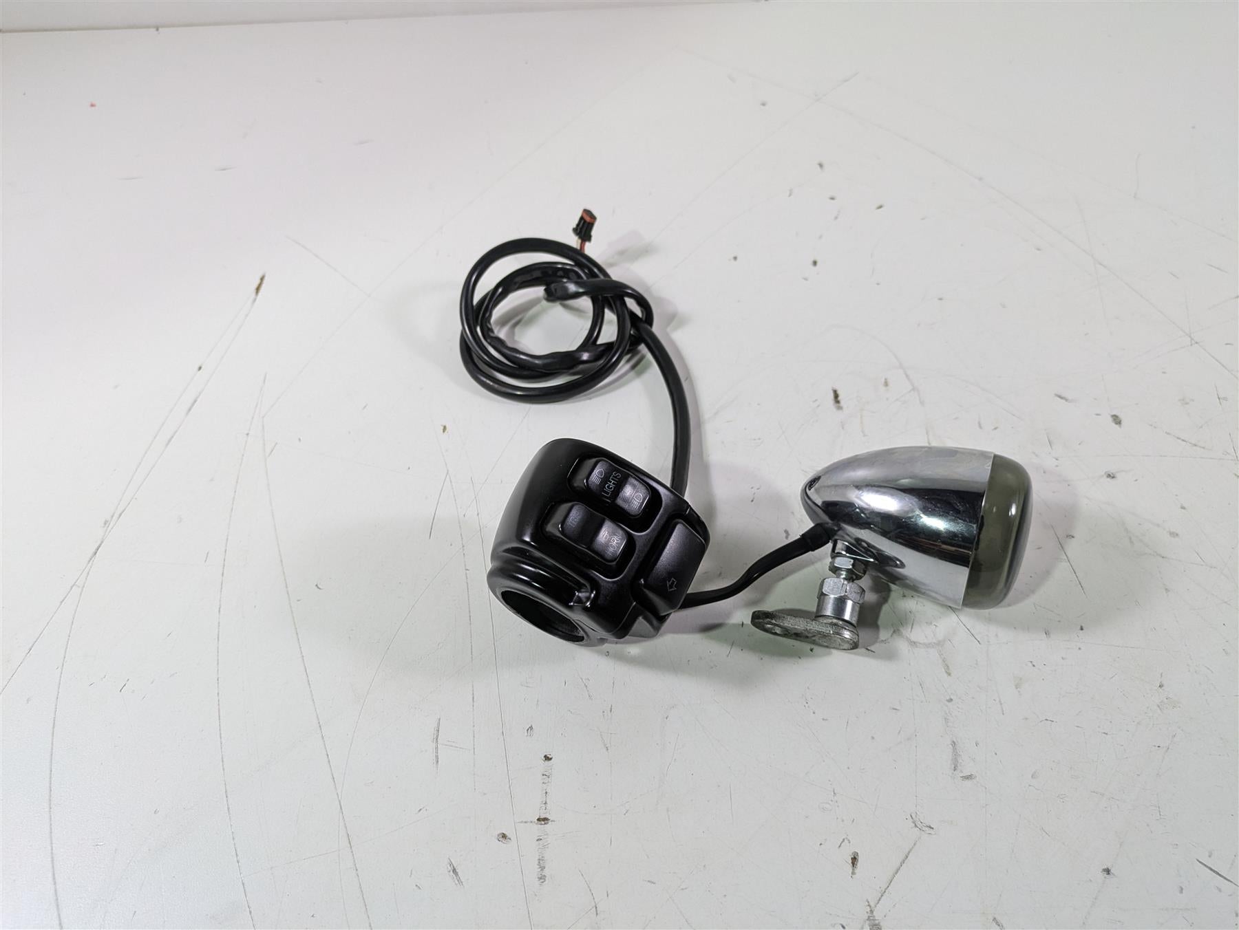 2015 Harley FXDL Dyna Low Rider Left Hand Control Switch 72943-12A {{ shop.shopifyCountryName }} - Mototech271