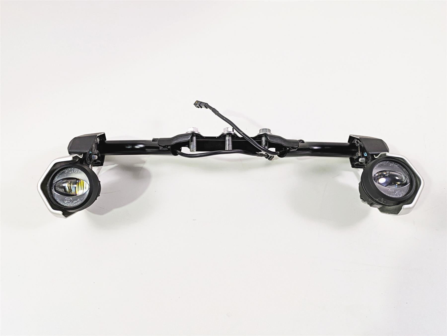 2024 Triumph Tiger 900 GT Fog Lights & Mounting Rail Set T2708708 T2708722 {{ shop.shopifyCountryName }} - Mototech271