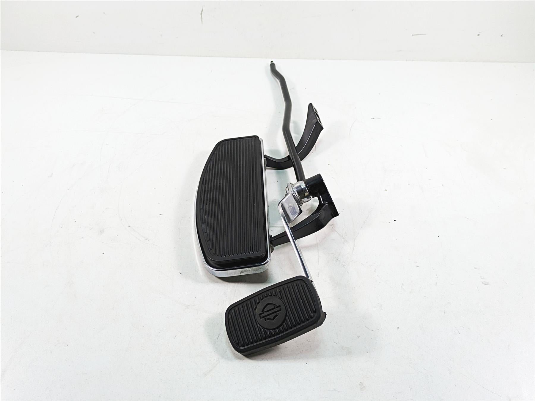 2012 Harley FLD Dyna Switchback Right Floorboard & Brake Pedal Set 54172-12 {{ shop.shopifyCountryName }} - Mototech271