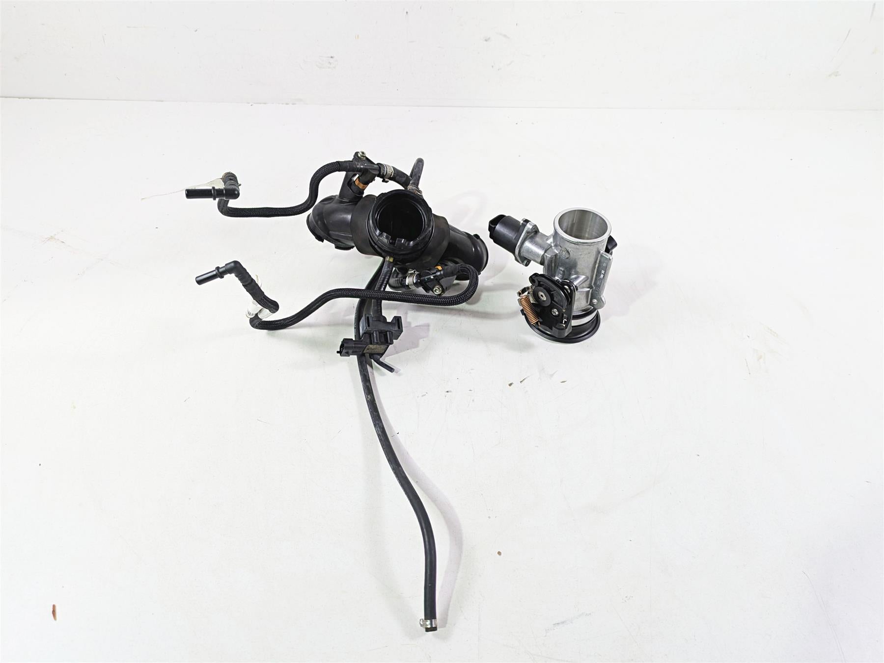 2022 Ducati Scrambler Desert Sled Bing Throttle Body Intake Set 28241001A {{ shop.shopifyCountryName }} - Mototech271