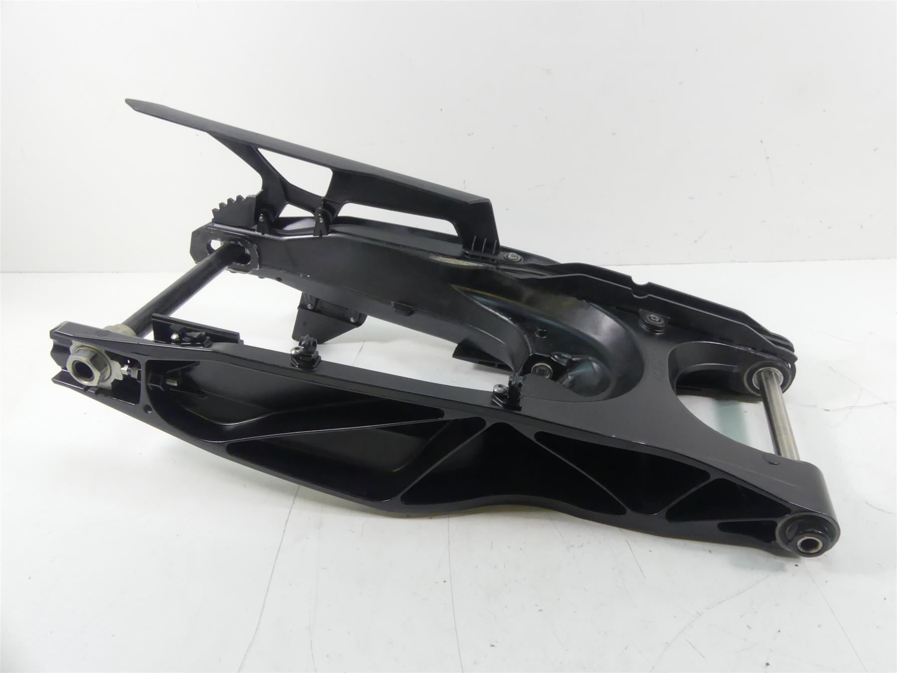 2015 KTM 1190 Adventure R Swingarm Swing Arm + Axle 60303298000 6070403004433 {{ shop.shopifyCountryName }} - Mototech271