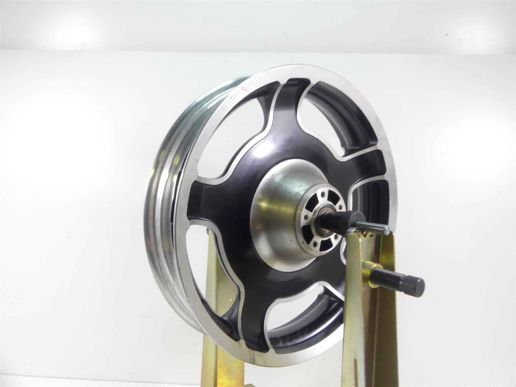 2012 Harley Touring FLHX Street Glide Front 18x3.5 Wheel Rim -Read 47871-10 {{ shop.shopifyCountryName }} - Mototech271