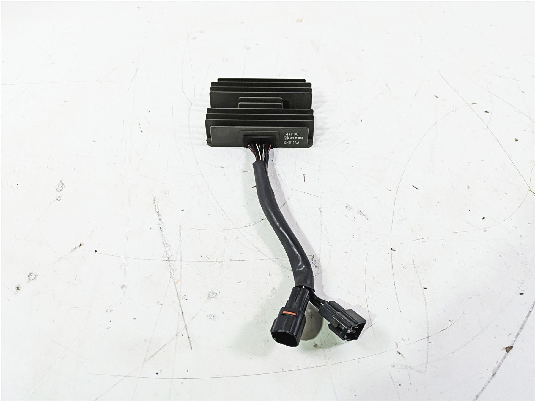 2016 Suzuki GSXR1000 Rectifier Voltage Regulator SH811AA 32800-47H00 {{ shop.shopifyCountryName }} - Mototech271