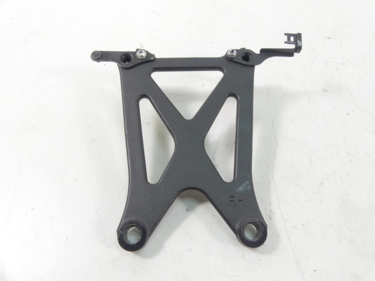 2013 Yamaha VMX17 V-Max 1700 Engine Motor Stay Bracket Mount Set 2S3-21315-00-00 {{ shop.shopifyCountryName }} - Mototech271
