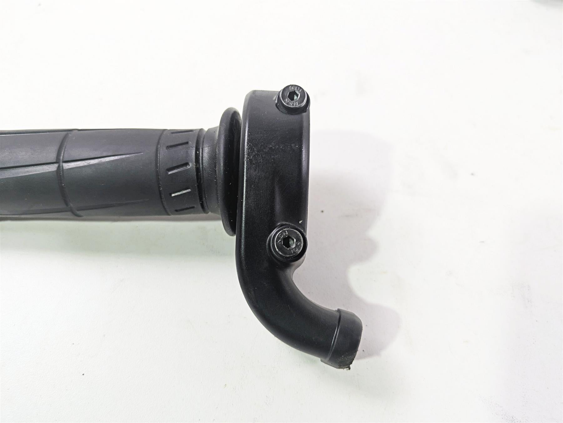 2024 Kawasaki ZX6R ZX636 Ninja Throttle Grip Handle Set 46019-0020 {{ shop.shopifyCountryName }} - Mototech271