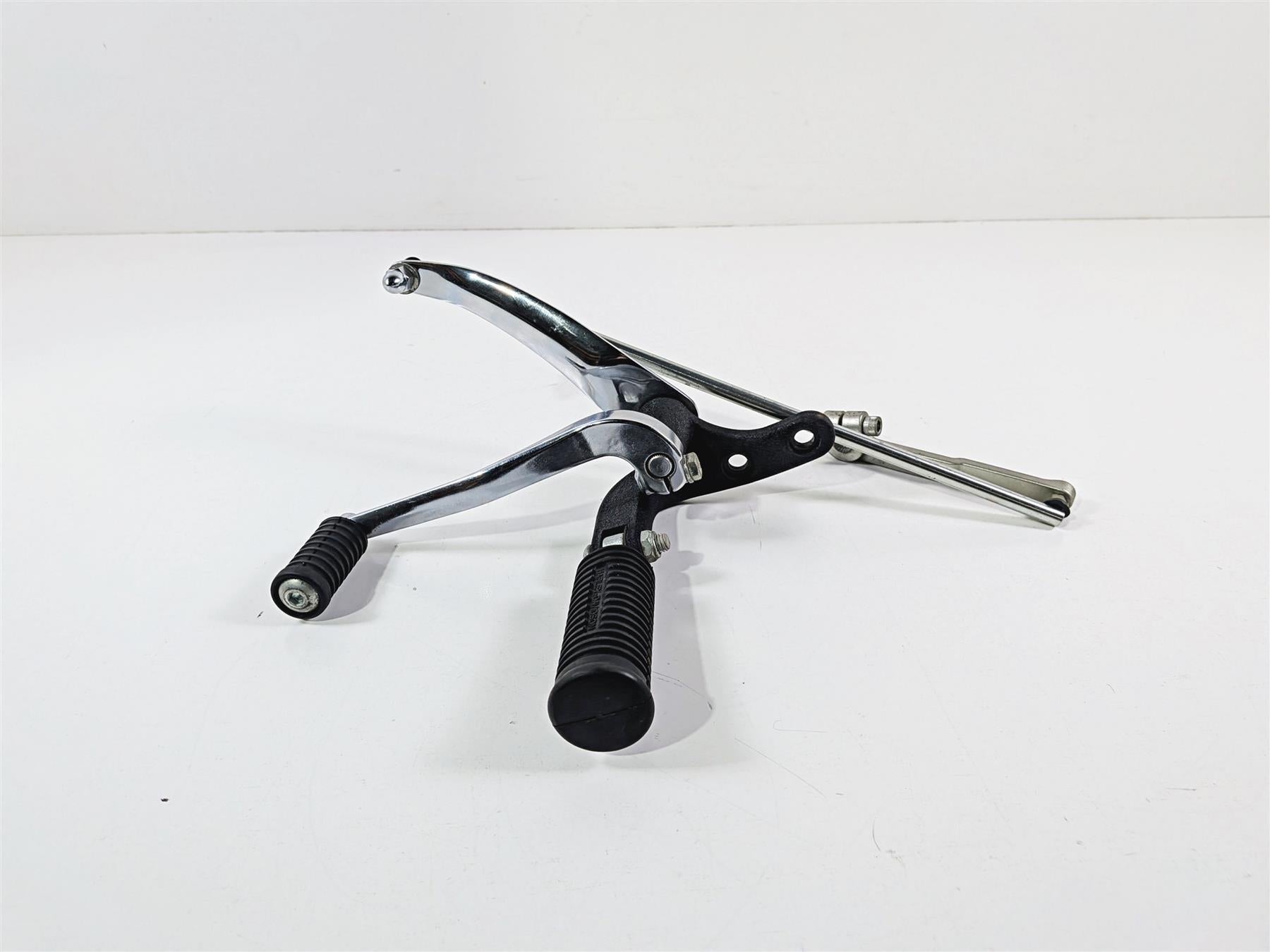 2011 Harley FXDF Dyna Fat Bob Front Left Forward Foot Peg & Shifter 50667-07 {{ shop.shopifyCountryName }} - Mototech271