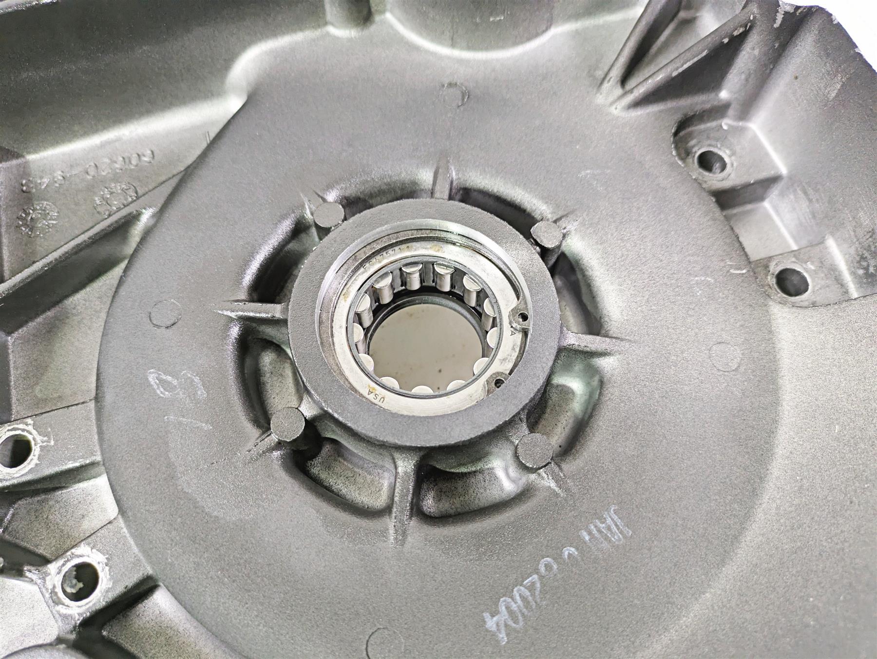 2004 Harley Softail FXSTDI Deuce Inner Primary Drive Clutch Cover 60620-94B {{ shop.shopifyCountryName }} - Mototech271