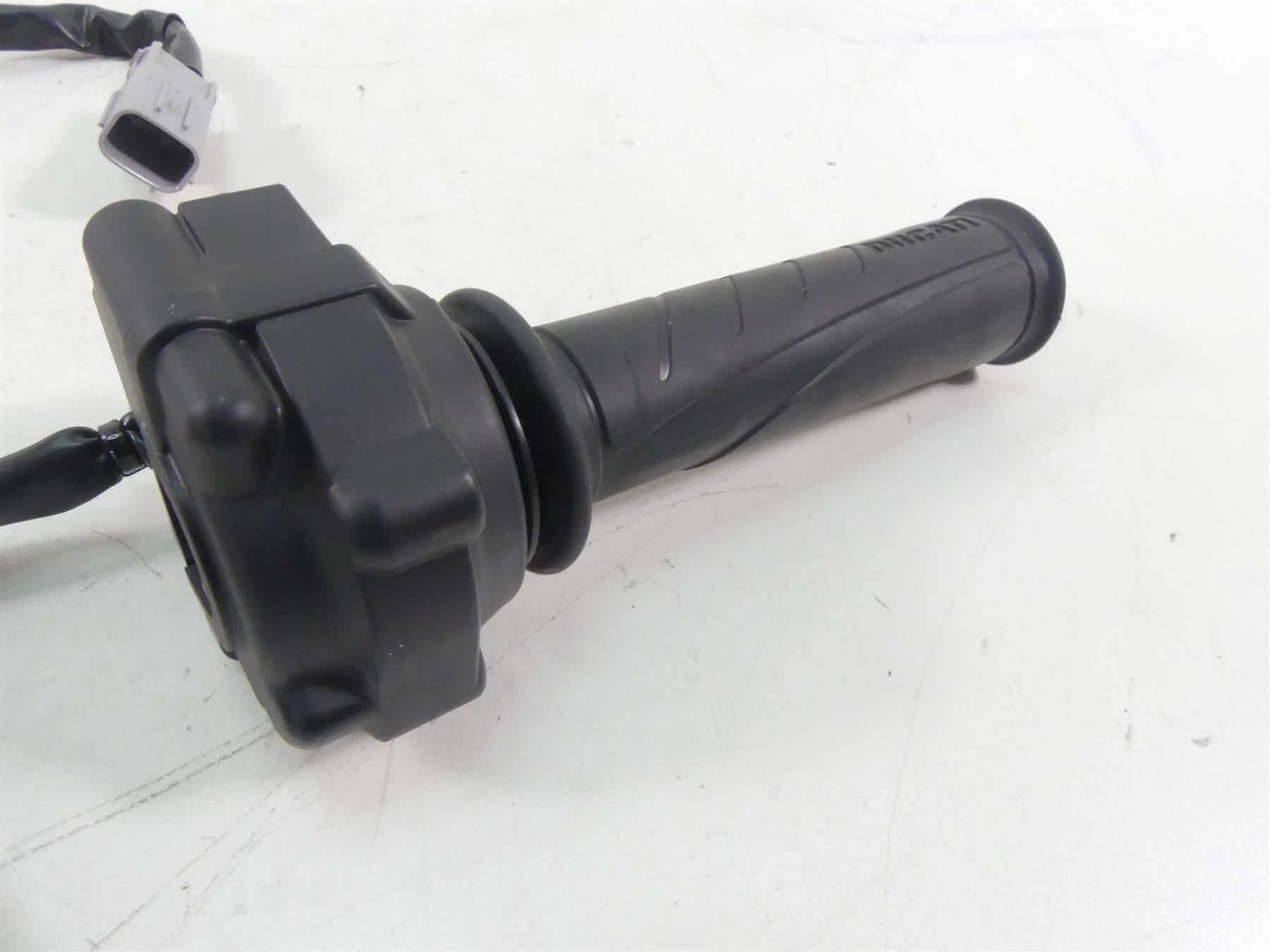 2020 Ducati Panigale V2 Ride Fly By Wire Throttle Sensor Grip Set 66020102B {{ shop.shopifyCountryName }} - Mototech271