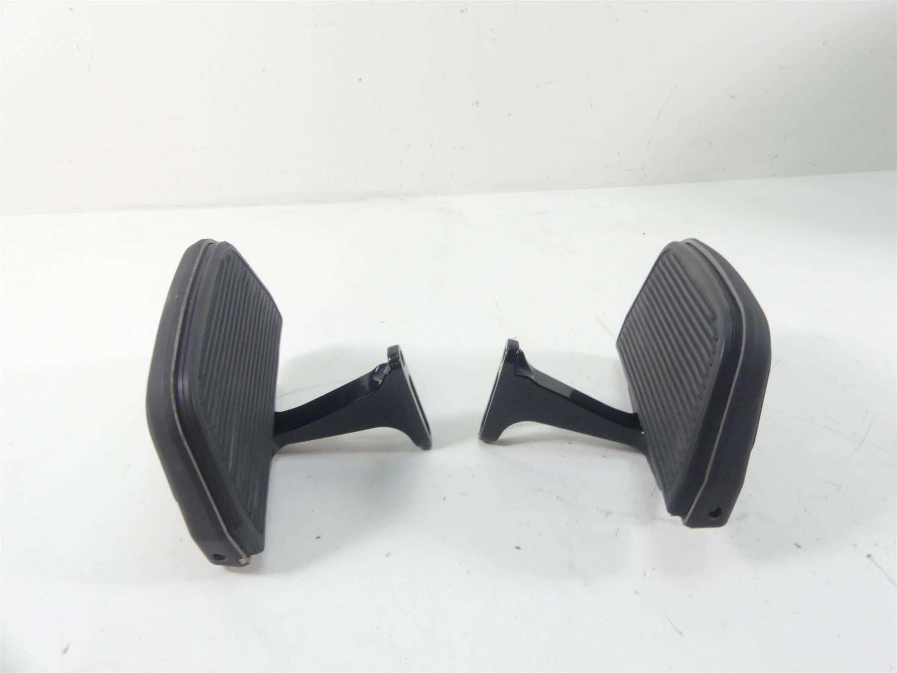 2014 Harley Touring FLHTK Electra Glide Rear Passenger Floor Board Set 52719-10 {{ shop.shopifyCountryName }} - Mototech271