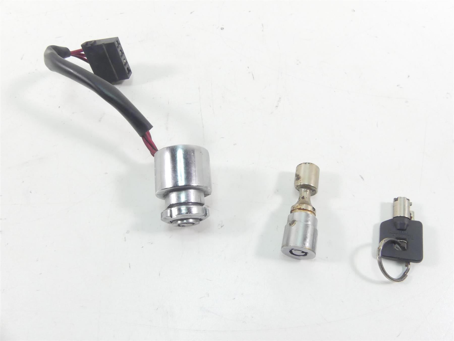 2003 Harley Dyna 100TH FXDL Low Rider Ignition Switch Lock Key Set 71421-94