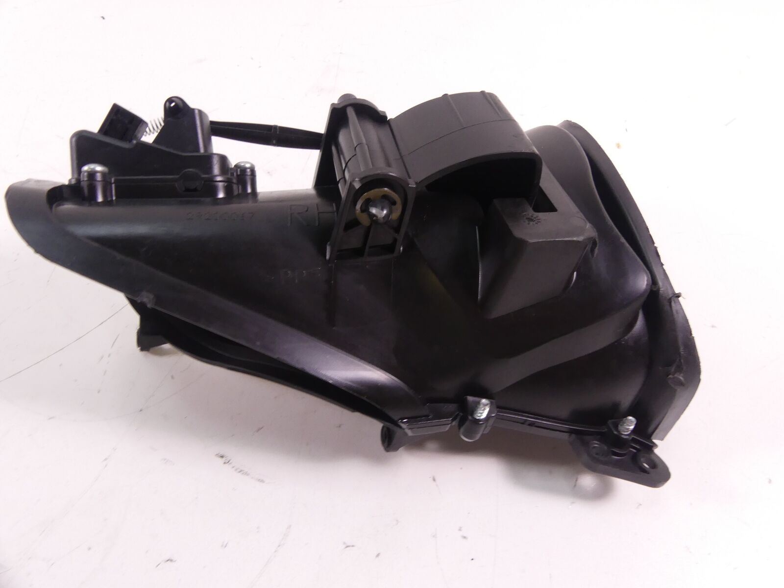 2016 Harley Touring FLTRX Road Glide Right Air Duct Intake Assembly 29200068 | Mototech271