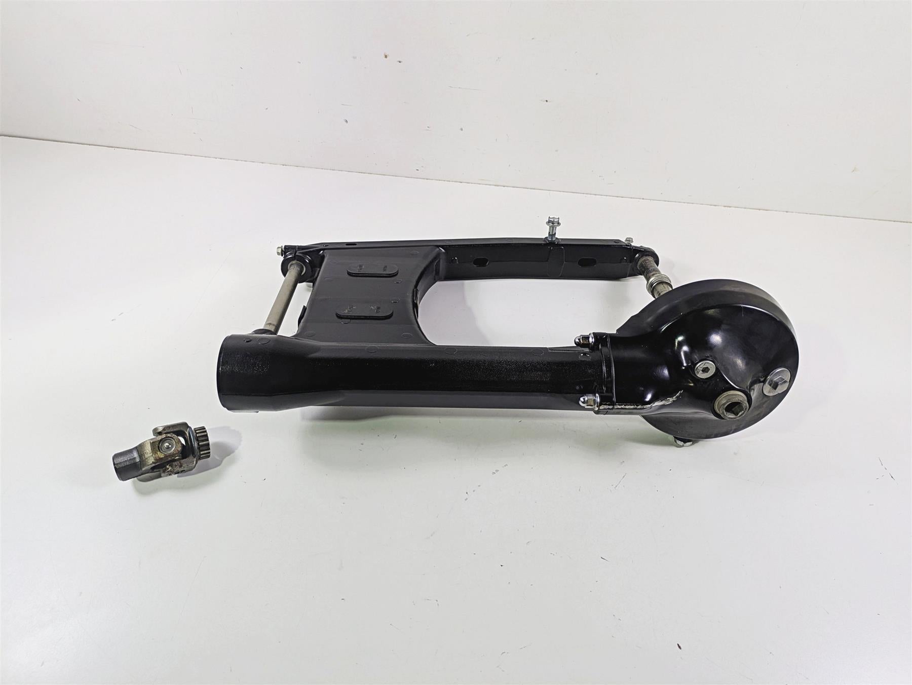 2019 Suzuki M109R VZR1800 Boulevard Swingarm Differential Shaft 27300-48850-019 {{ shop.shopifyCountryName }} - Mototech271