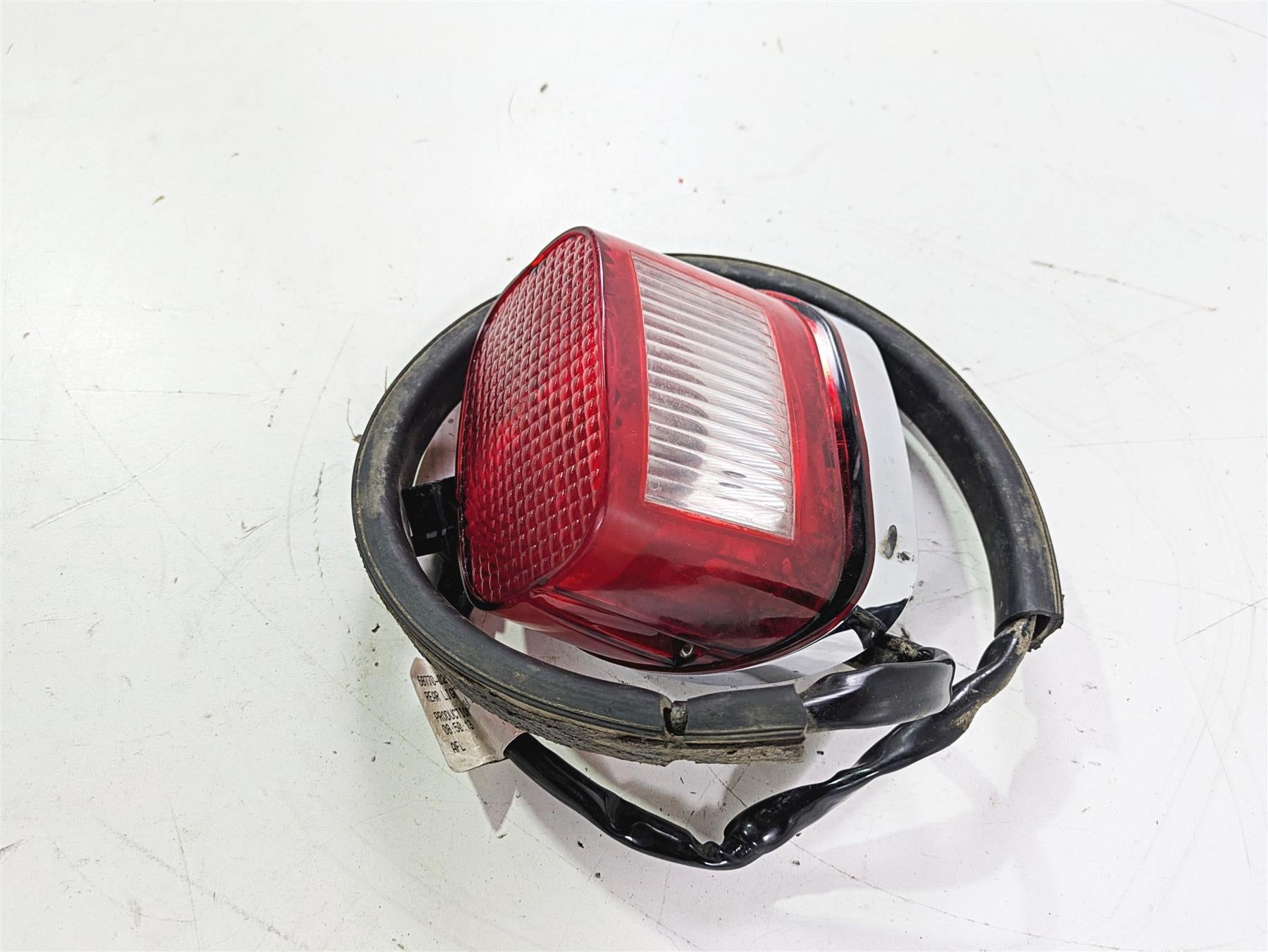 2011 Harley FXDC Dyna Super Glide Taillight Tail Light Lamp & Lens 68140-04 {{ shop.shopifyCountryName }} - Mototech271