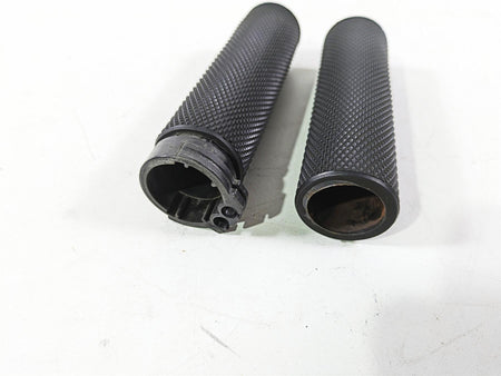 2017 Harley Dyna FXDB Street Bob Arlen Ness Knurled Hand Grip Set 07-325 {{ shop.shopifyCountryName }} - Mototech271