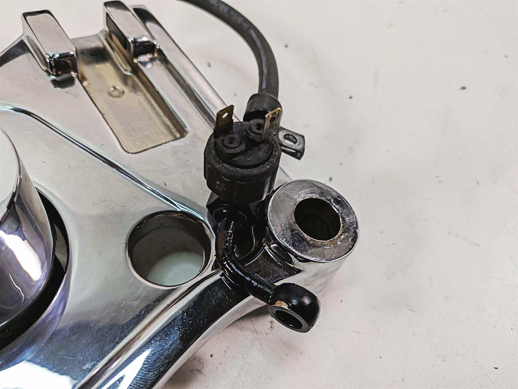 1999 Harley Dyna FXDL Low Rider Rear Chrome Brake Caliper 44050-87 {{ shop.shopifyCountryName }} - Mototech271