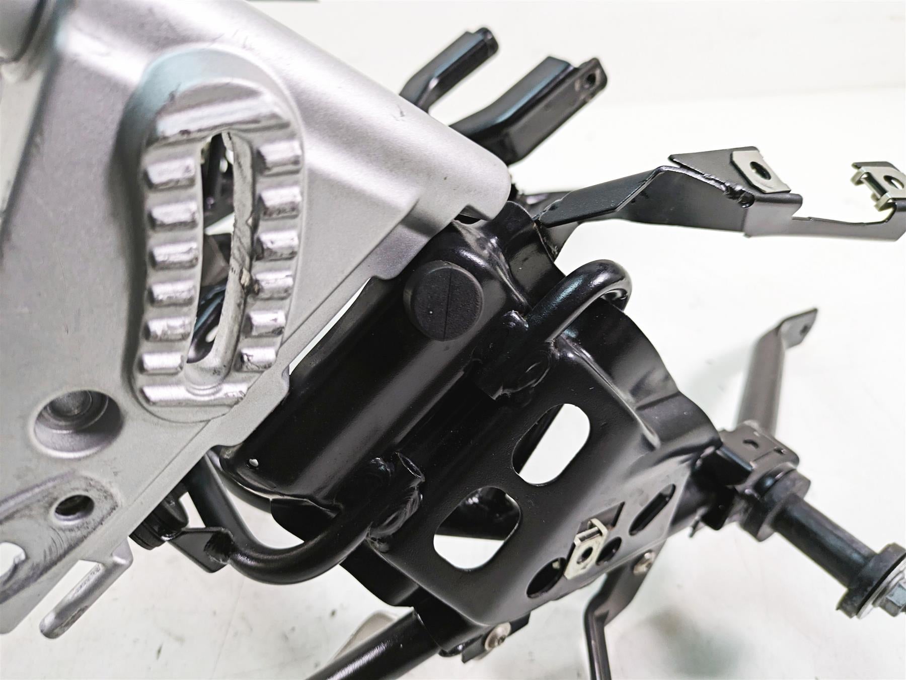 2007 BMW R1200GS K255 Adv Front Subframe Sub Frame - Read 46637701558 {{ shop.shopifyCountryName }} - Mototech271