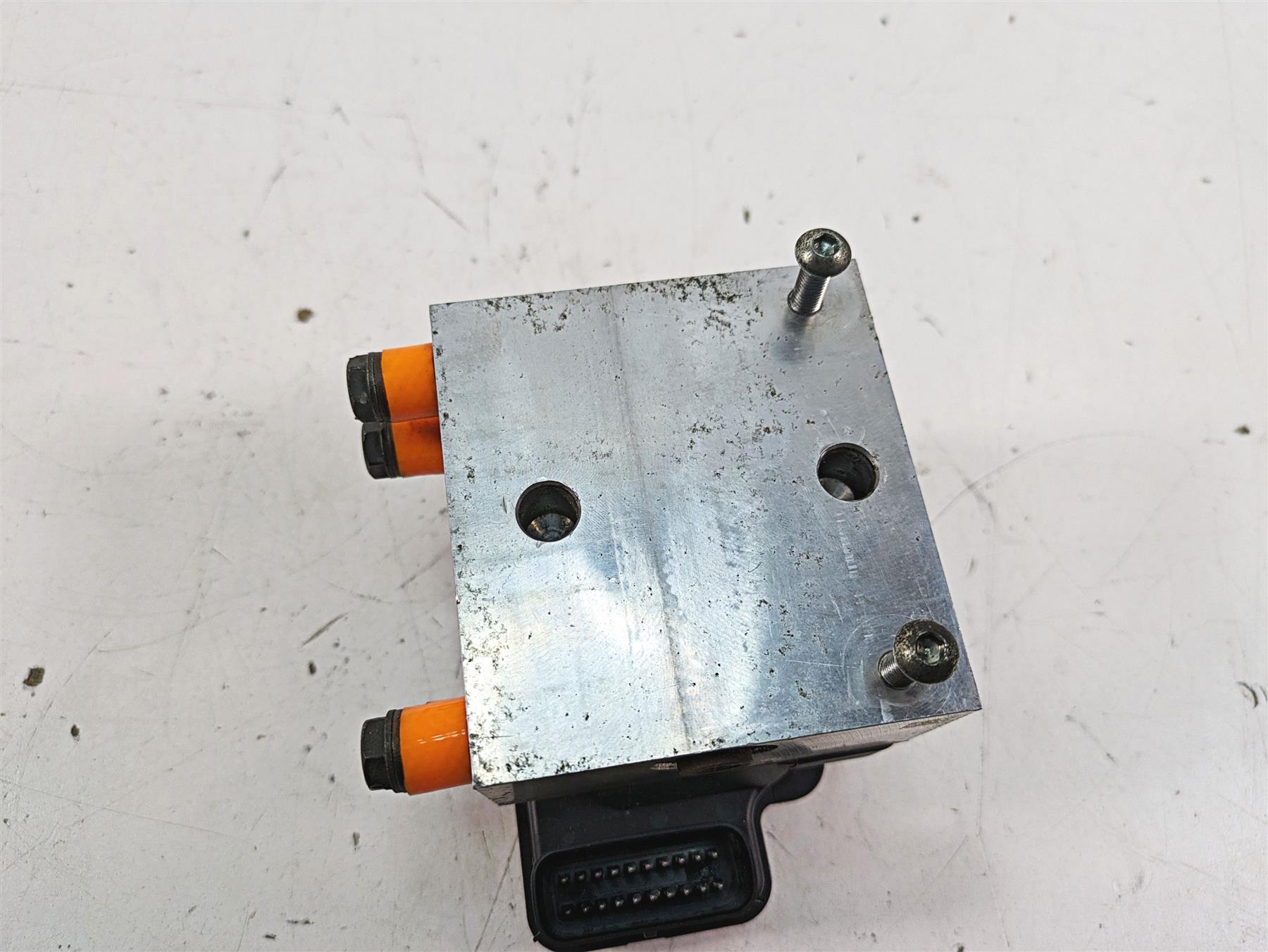 2008 Harley FLHTCU Electra Glide Abs Brake Pump Unit Module 40688-08 40601-08 {{ shop.shopifyCountryName }} - Mototech271