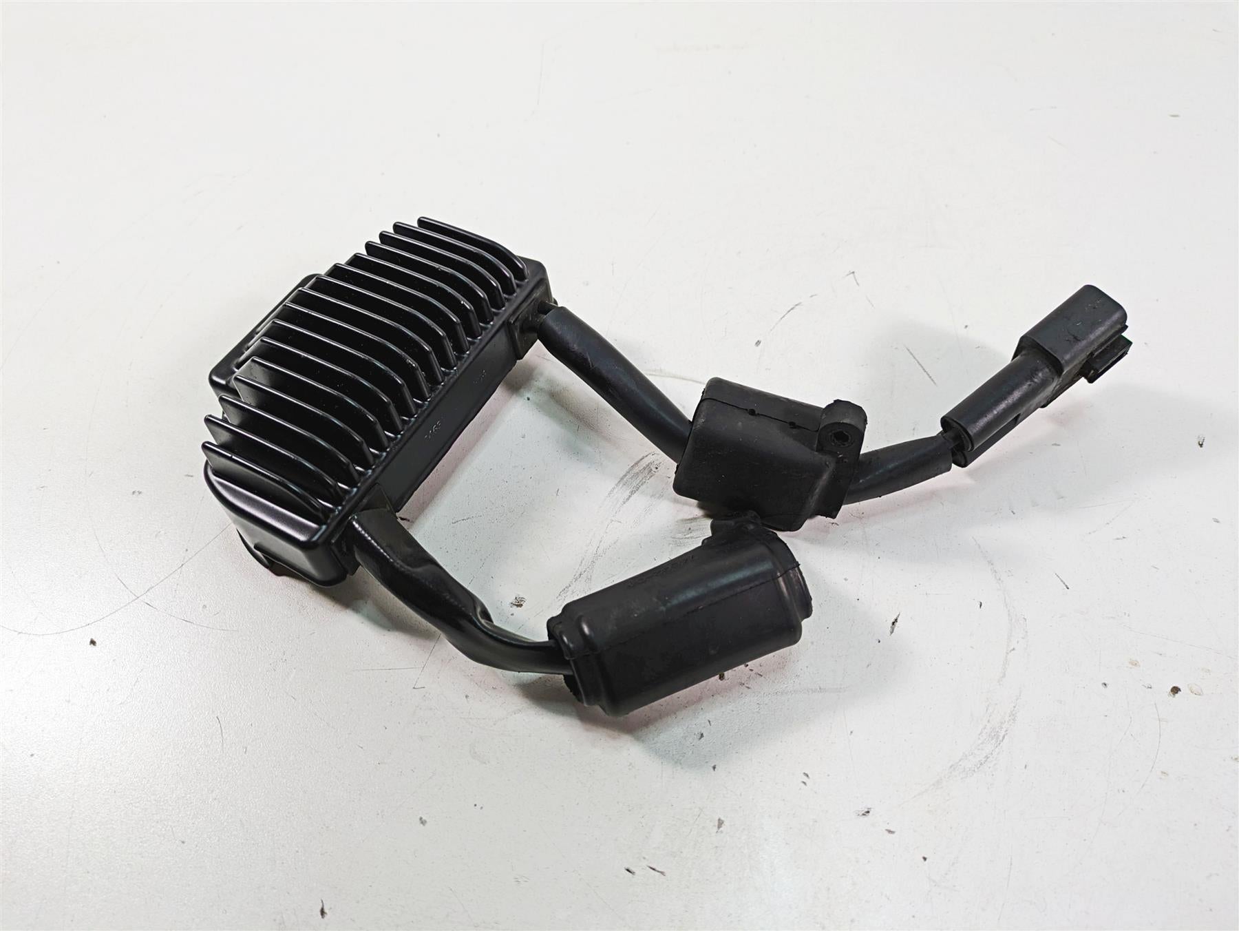 2005 Harley Dyna FXDL Low Rider Rectifier Voltage Regulator 74631-04 {{ shop.shopifyCountryName }} - Mototech271