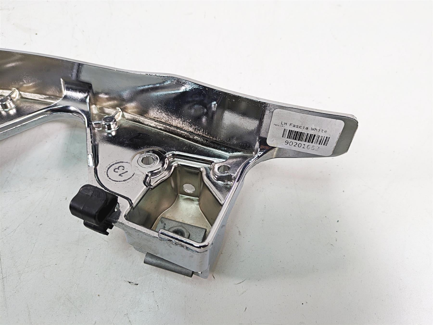 2020 Harley Touring FLHX Street Glide Left Chrome Saddlebag Support 90200501 {{ shop.shopifyCountryName }} - Mototech271