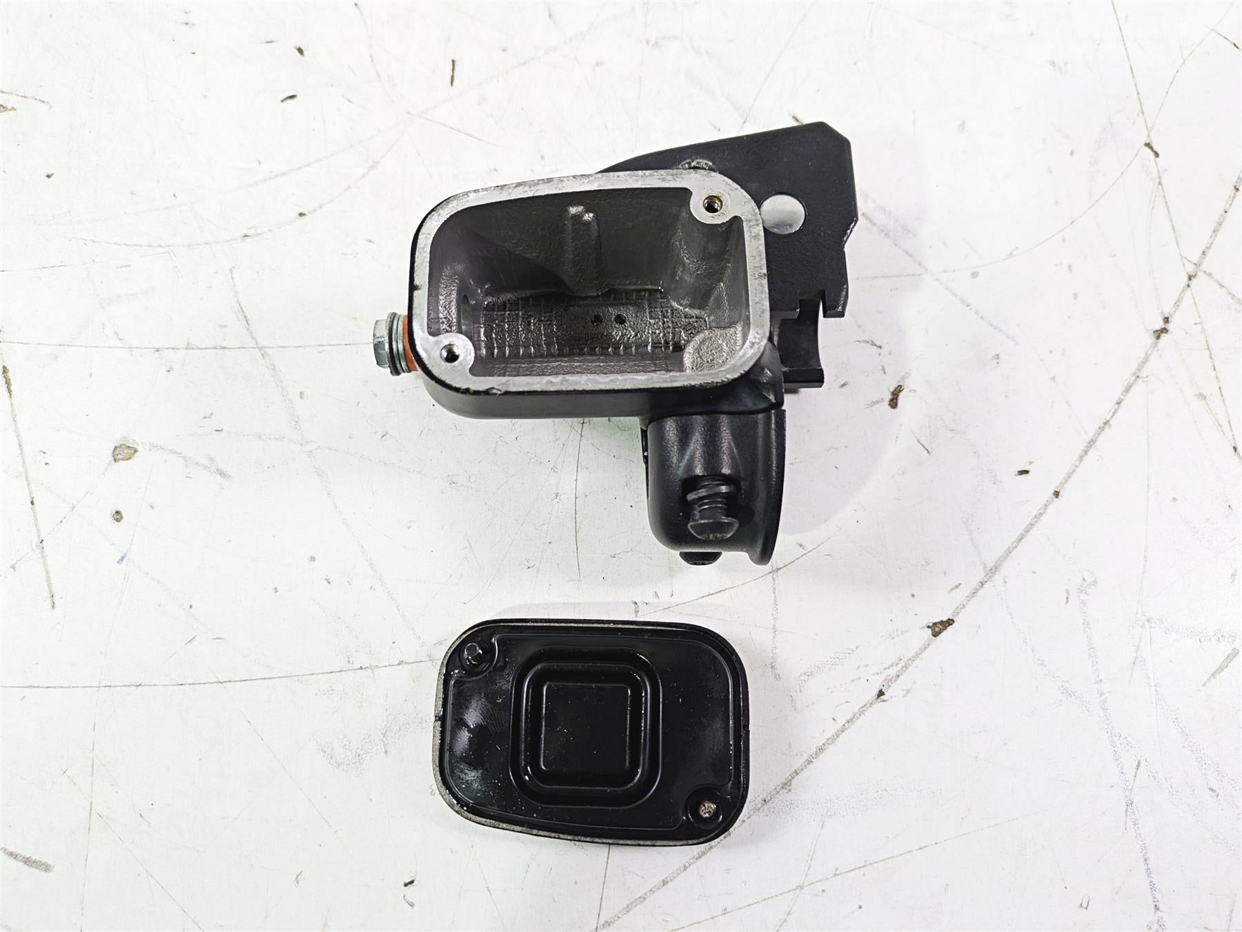 2016 Harley FLSTC Softail Heritage Front Brake Master Cylinder 41700233 {{ shop.shopifyCountryName }} - Mototech271