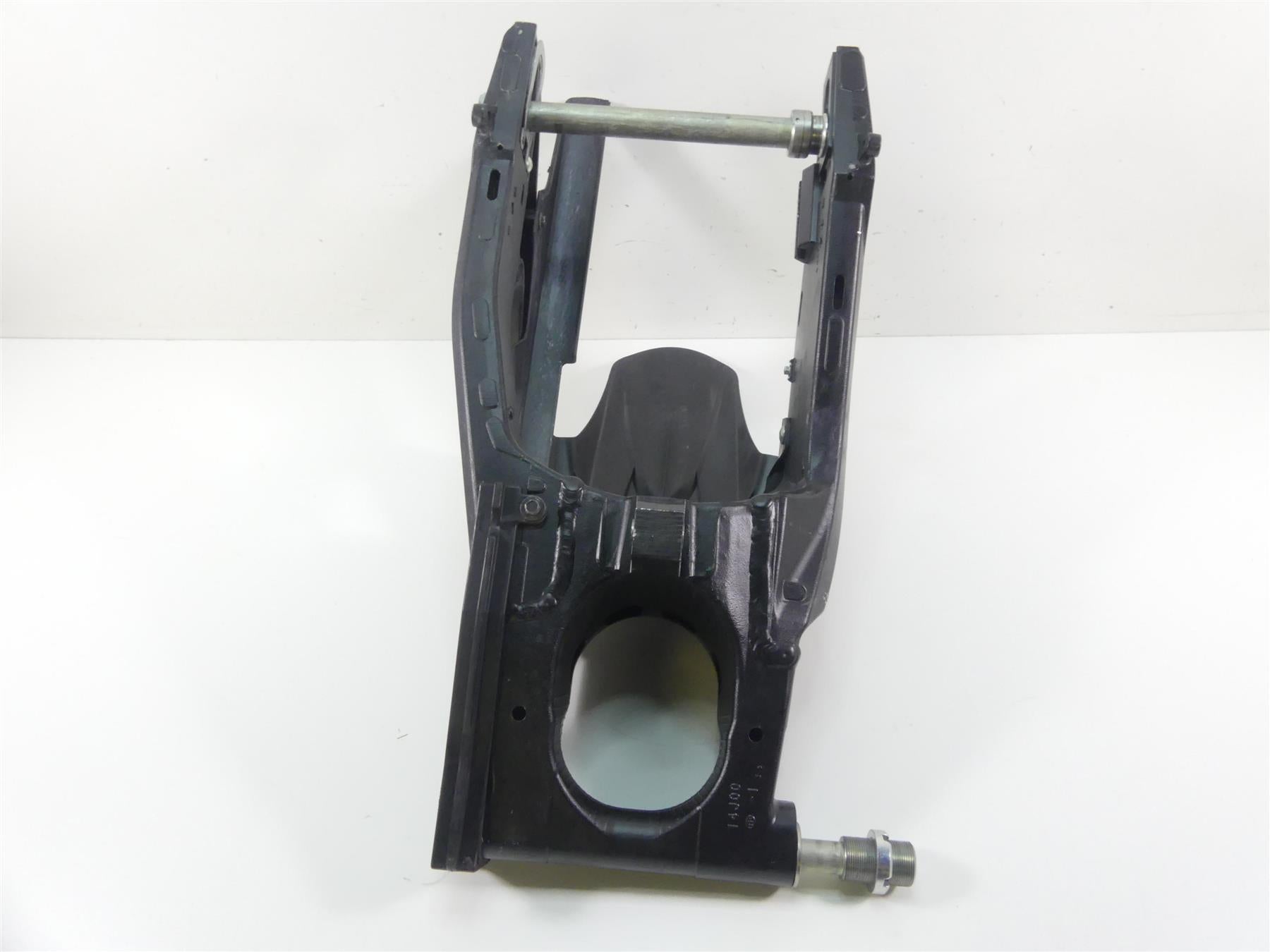 2022 Suzuki GSXR750 Straight Rear Swing Arm Swingarm + Axle 61000-14J01-YAP {{ shop.shopifyCountryName }} - Mototech271