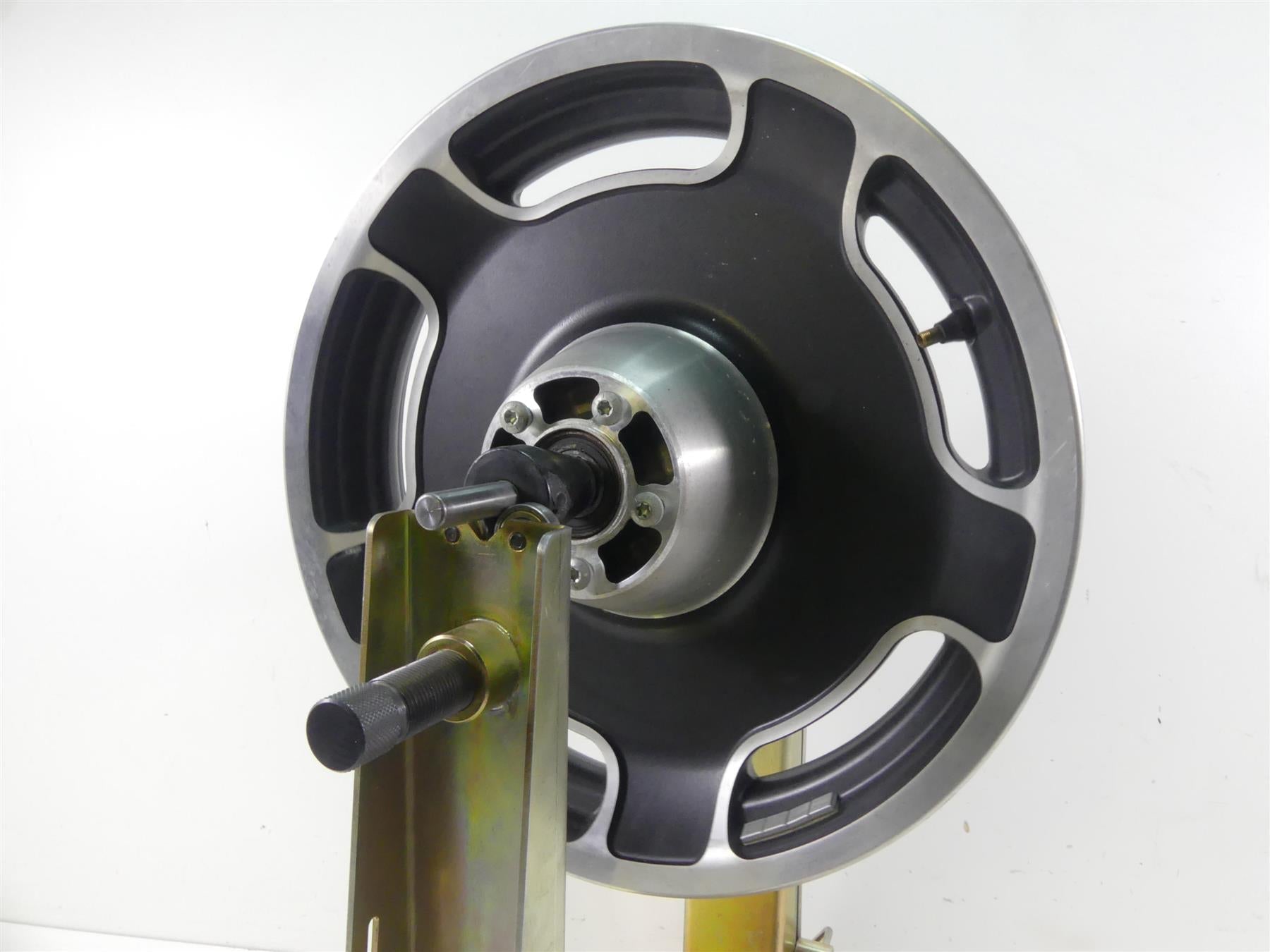 2002 Harley Touring FLHRCI Road King Front Straight 16x3 Wheel Rim 41285-06 {{ shop.shopifyCountryName }} - Mototech271