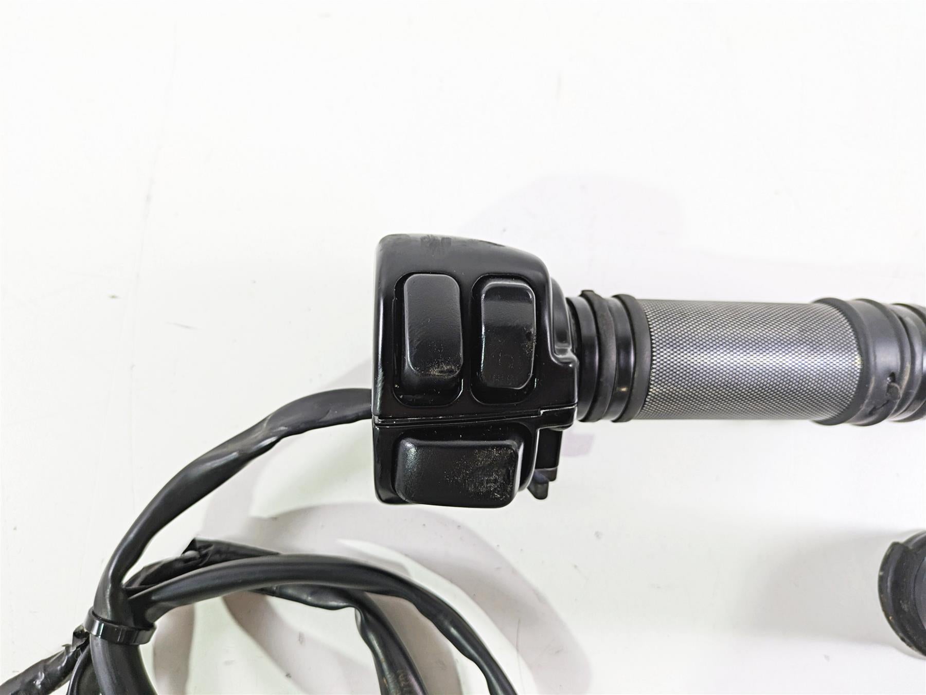 2008 Harley FLSTSB Cross Bones Right Hand Control Switch -No Plug 71684-06A {{ shop.shopifyCountryName }} - Mototech271