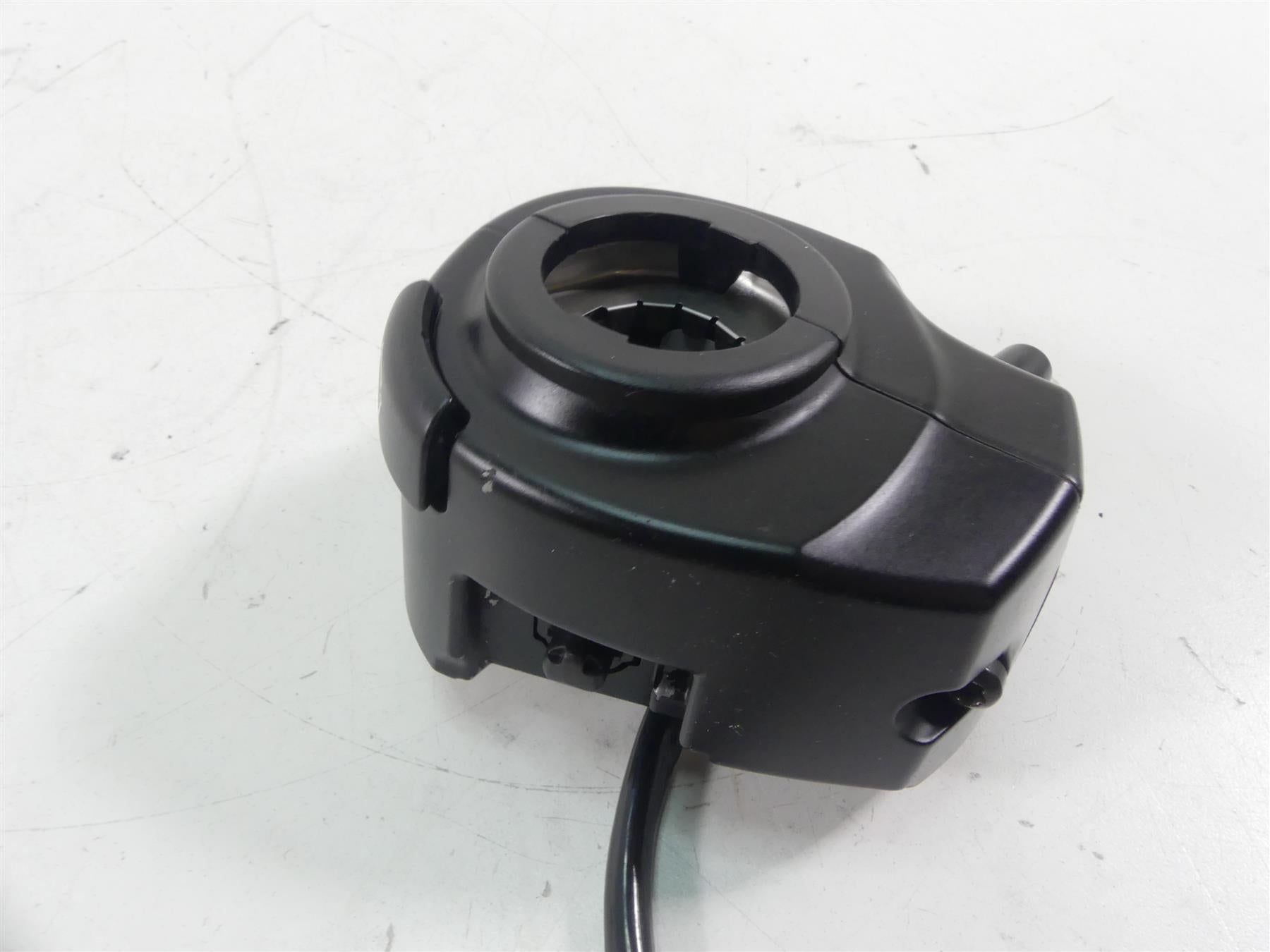 2014 Harley Touring FLHTK Electra Glide Left Hand Control Switch 71500128 {{ shop.shopifyCountryName }} - Mototech271