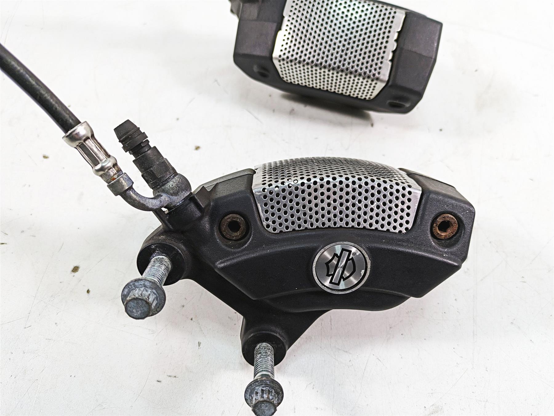 2009 Harley Touring FLHTCU Electra Glide Front Brake Caliper Set 43027-08 {{ shop.shopifyCountryName }} - Mototech271