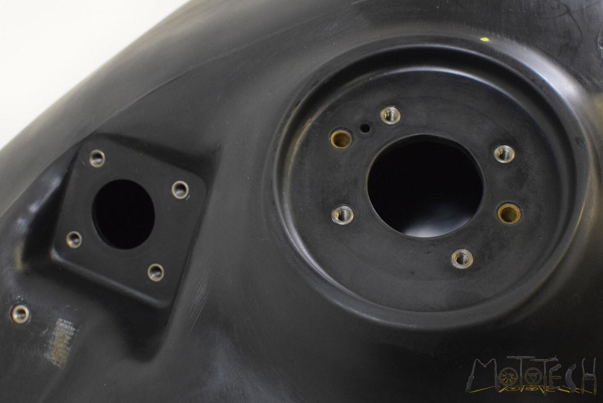 2016 Aprilia CAPONORD 1200 RALLY Fuel Gas Petrol Tank Reservoir B045320 {{ shop.shopifyCountryName }} - Mototech271