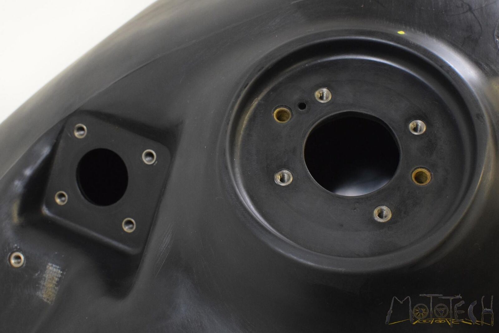 2016 Aprilia CAPONORD 1200 RALLY Fuel Gas Petrol Tank Reservoir B045320 {{ shop.shopifyCountryName }} - Mototech271