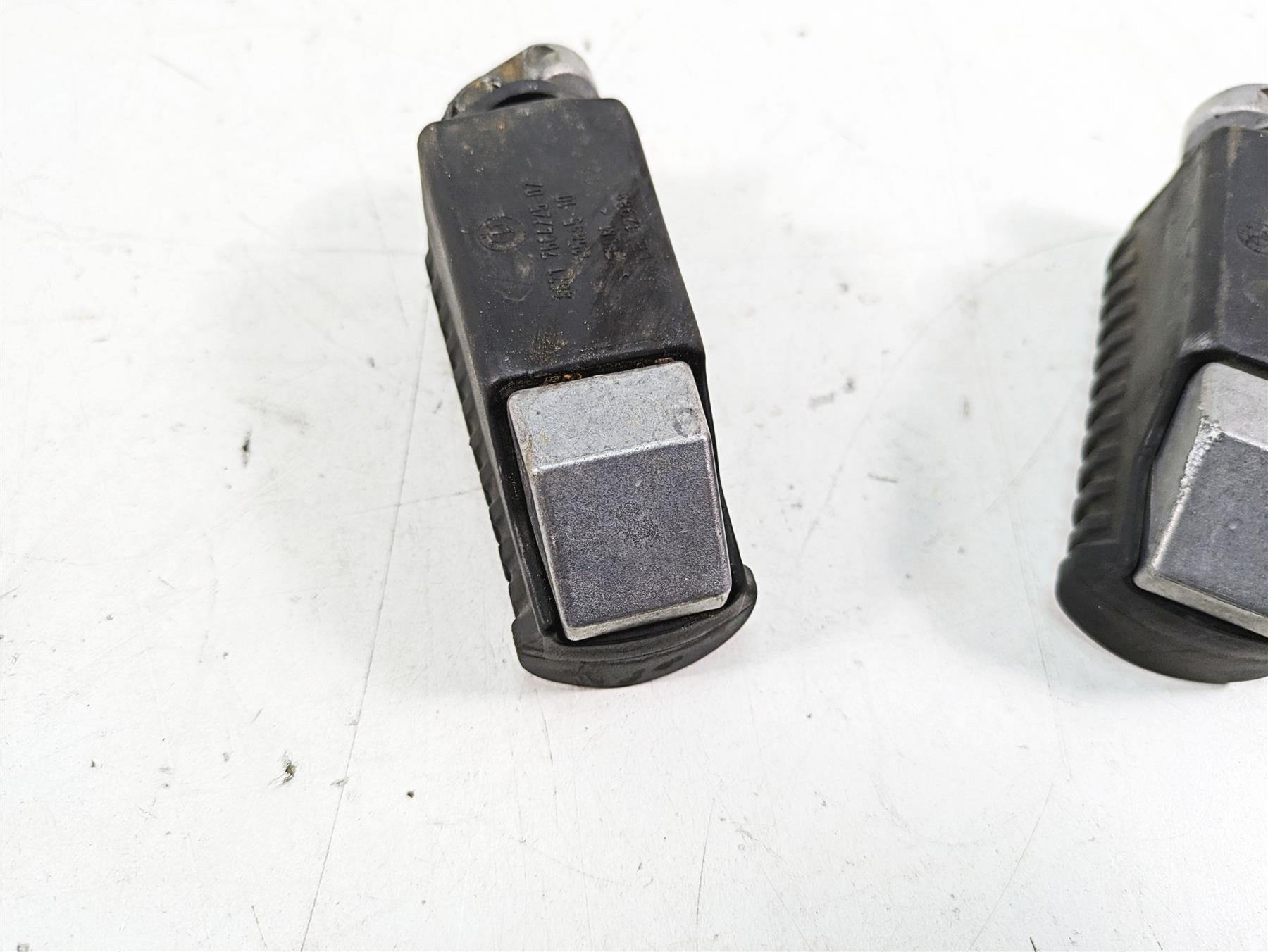 2007 BMW R1200GS K255 Adv Passenger Pillion Footpeg Foot Peg Set 46717664225 {{ shop.shopifyCountryName }} - Mototech271