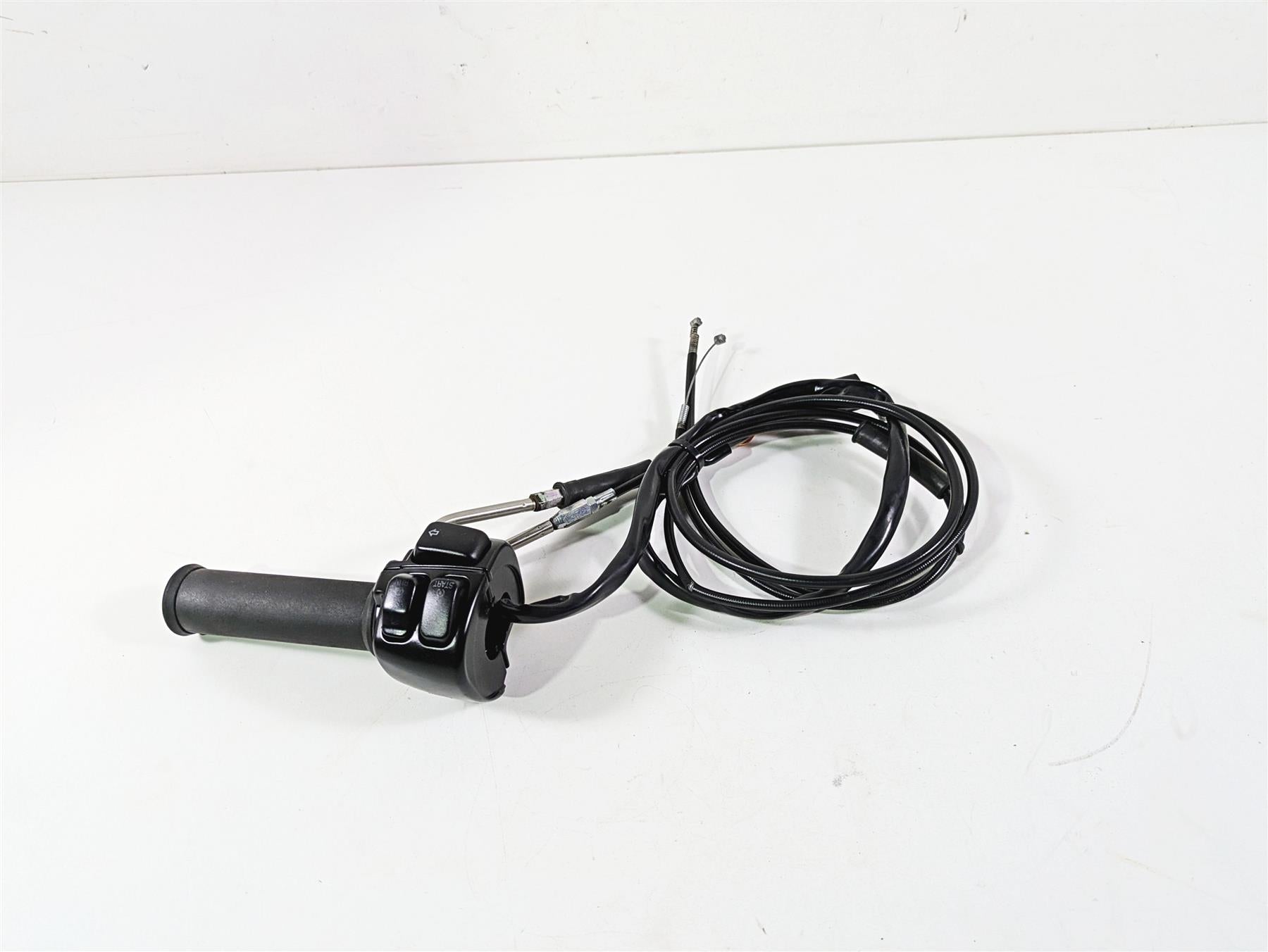 2009 Harley XR1200 Sportster Right Hand Control Switch Throttle -Read 71684-06A {{ shop.shopifyCountryName }} - Mototech271