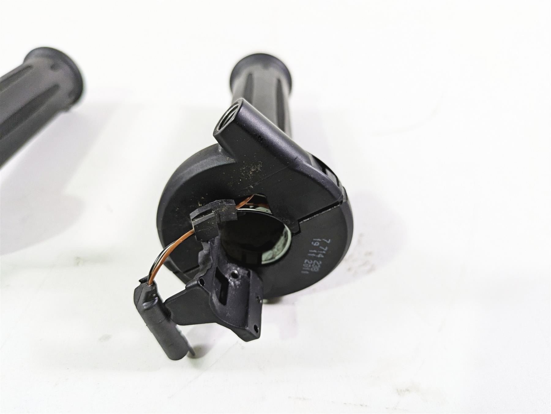 2014 BMW R nine T R9T K21 Left Right Heated Hand Grips 61317721851 61317714238 {{ shop.shopifyCountryName }} - Mototech271
