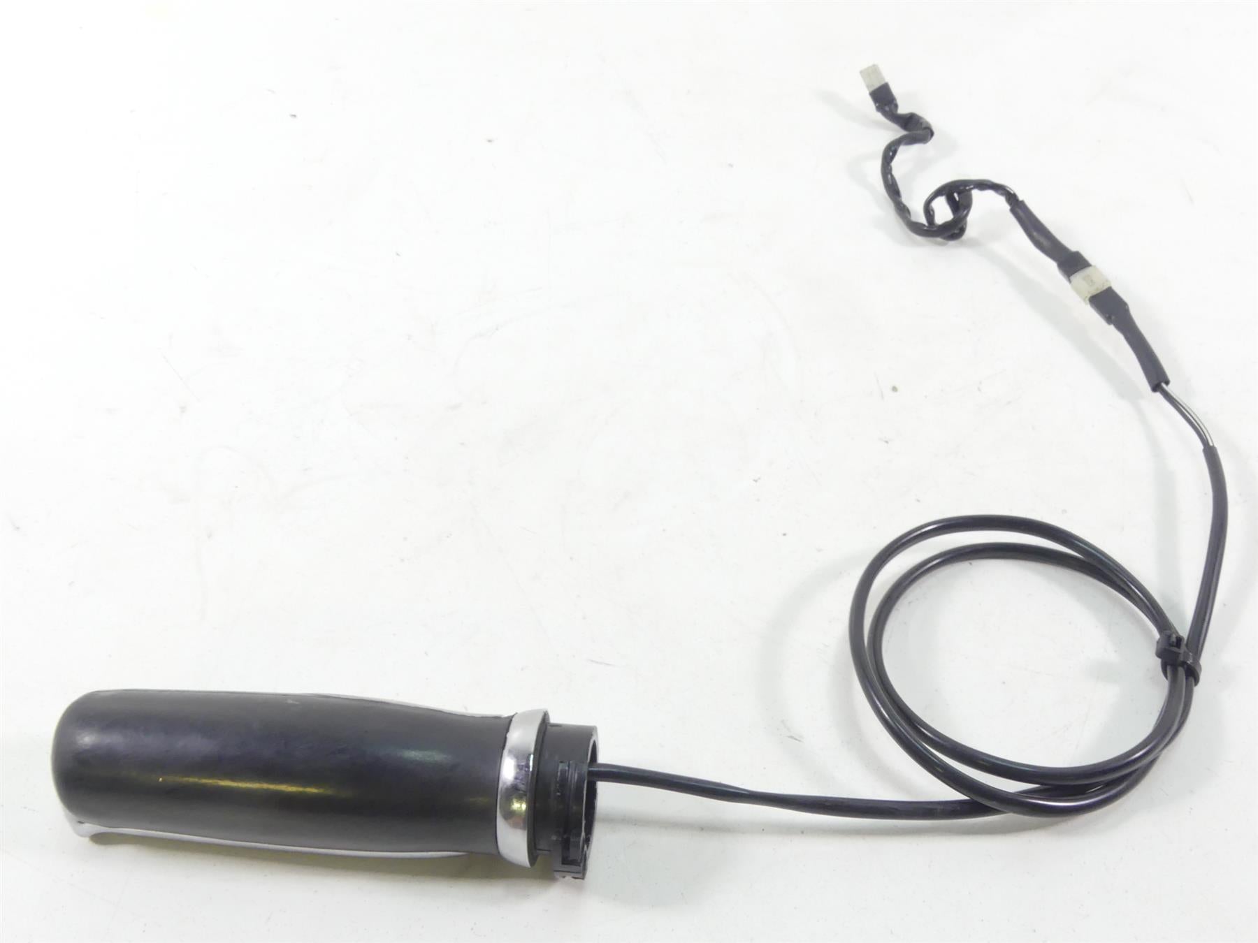 2004 Harley FLHTC SE CVO Electra Glide Right Hand Heated Throttle Grip 56201-04 {{ shop.shopifyCountryName }} - Mototech271