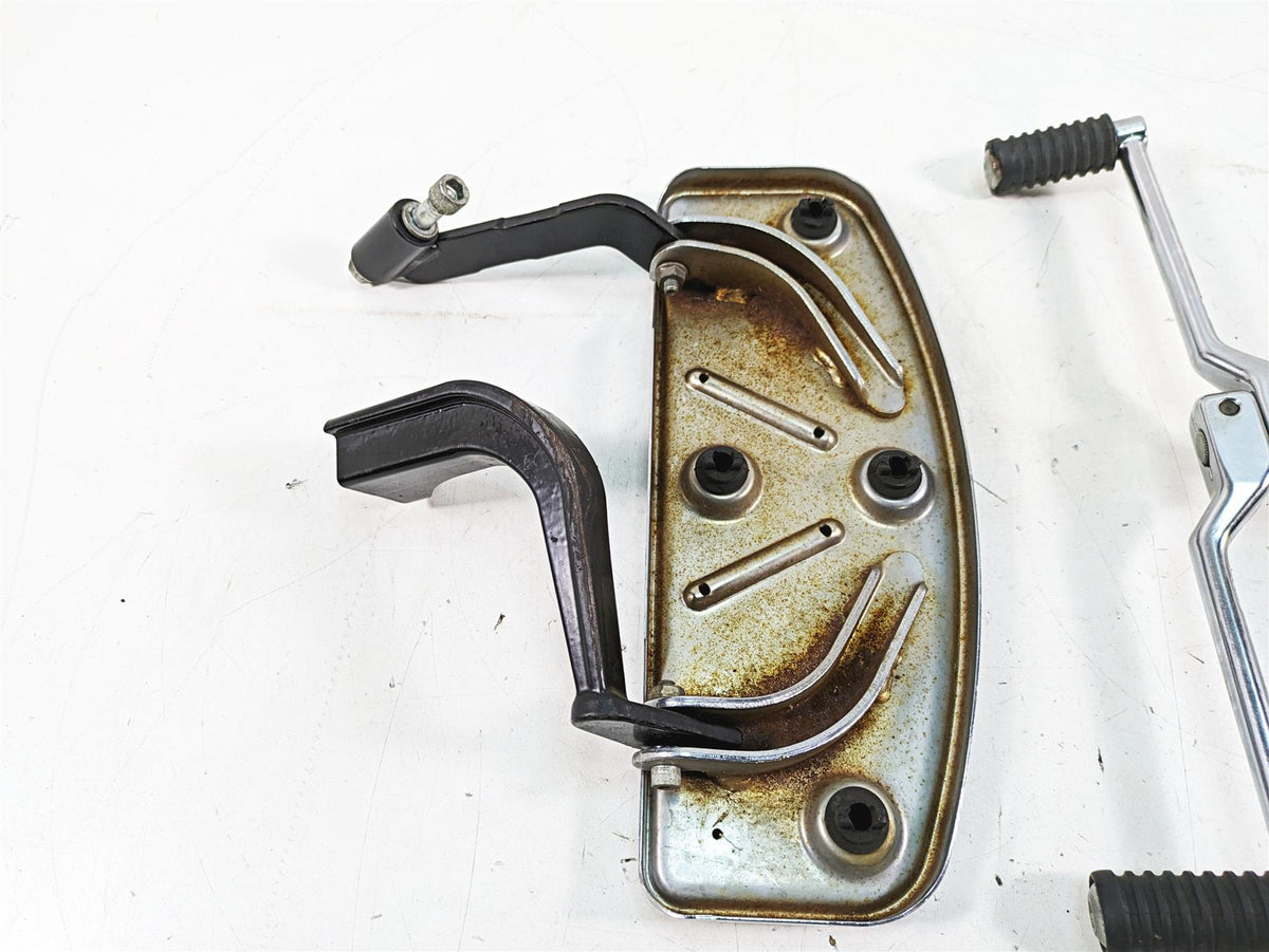 2011 Harley Touring FLHR Road King Front Left Floorboard & Shifter 50621-06 {{ shop.shopifyCountryName }} - Mototech271