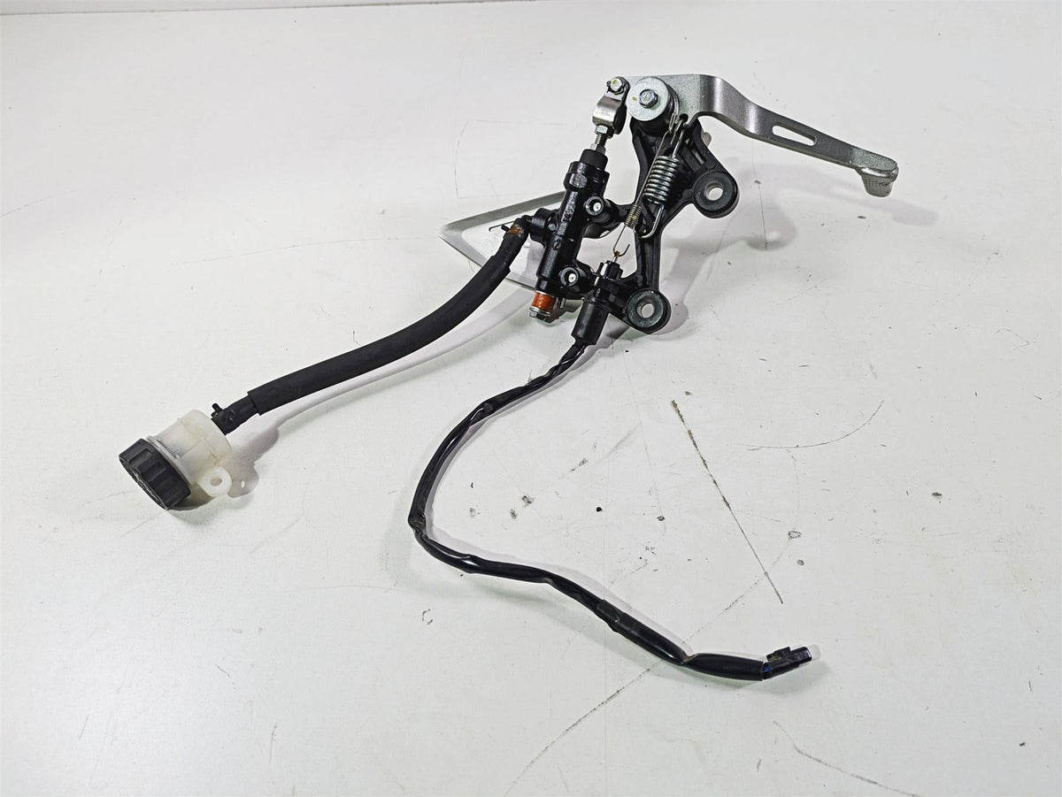 2023 Kawasaki EX400 Ninja Right Footpeg + Brake Lever Master Cylinder 35063-1408 {{ shop.shopifyCountryName }} - Mototech271