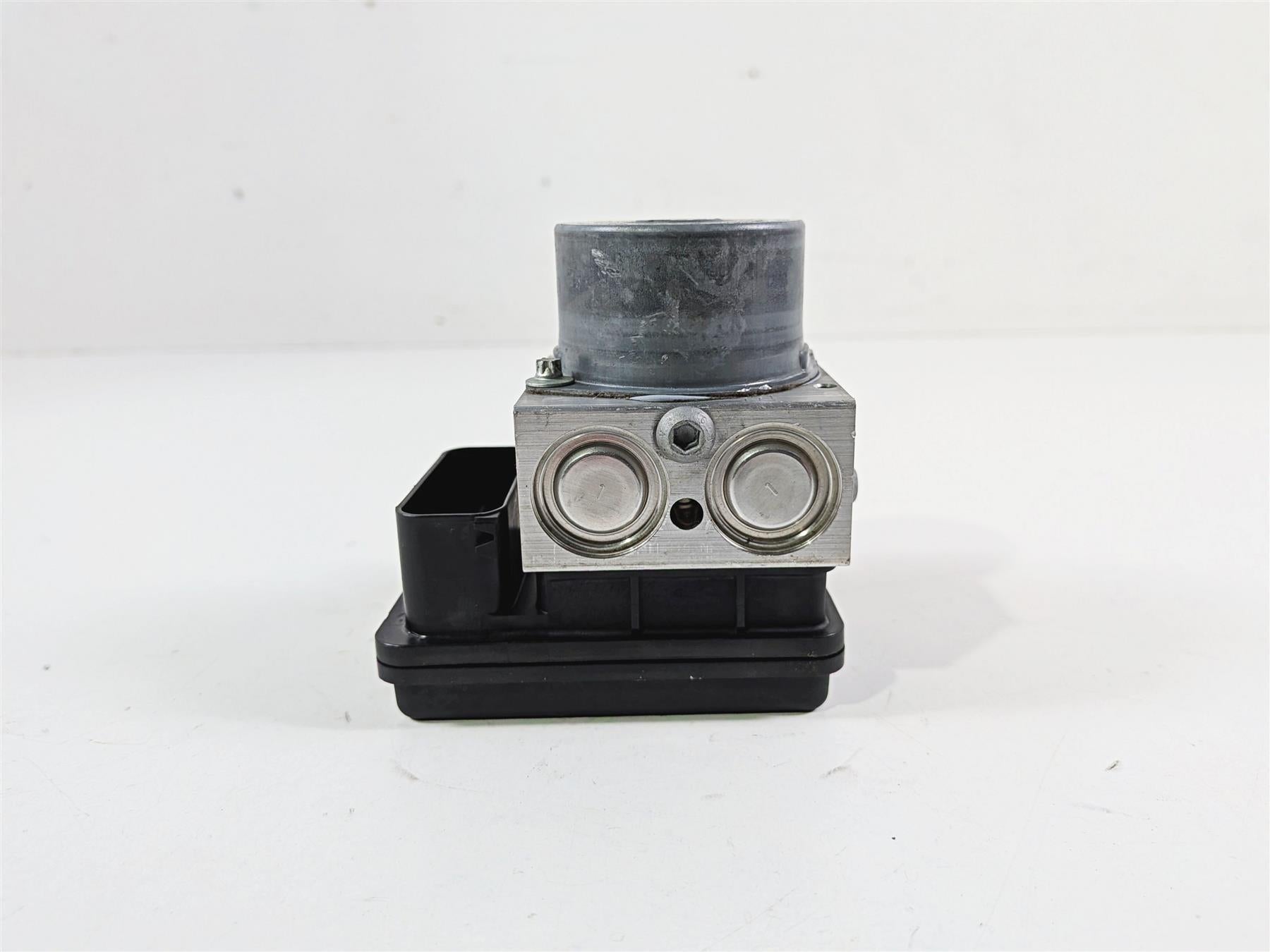 2018 Aprilia RSV4 RR Abs Brake Pump Unit Module 2D000265 2D000264 {{ shop.shopifyCountryName }} - Mototech271
