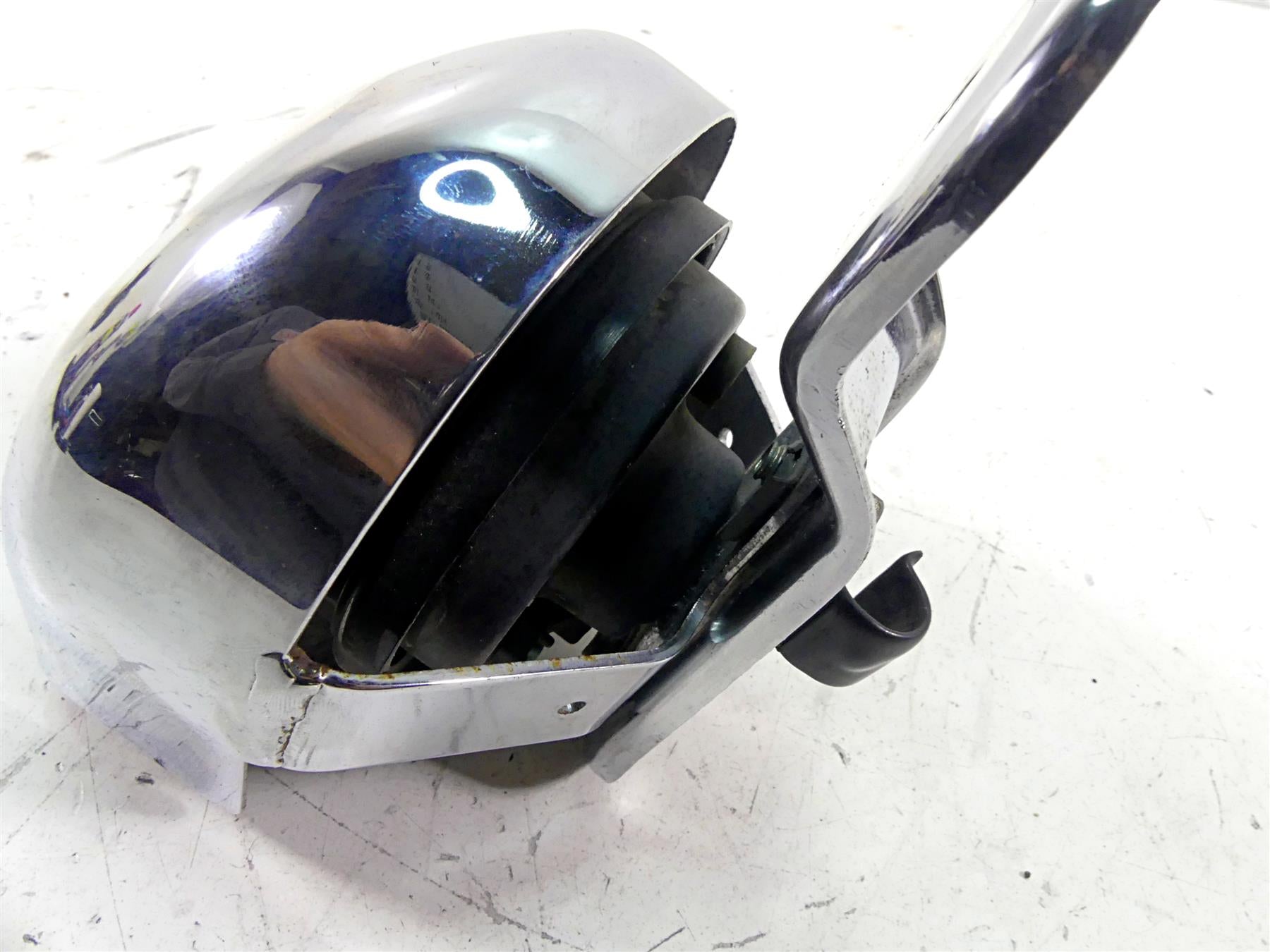 2006 Harley Softail FXSTSI Springer Horn & Chrome Cover 61300478A 69060-90H {{ shop.shopifyCountryName }} - Mototech271