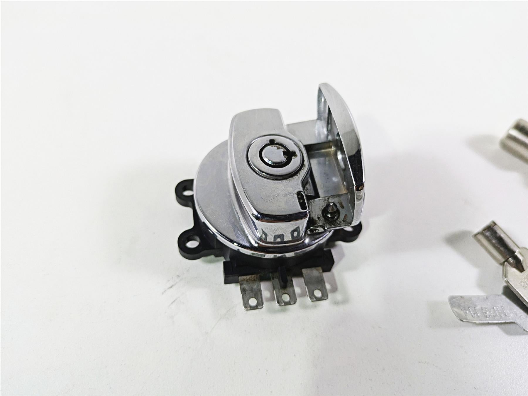 2009 Harley FLSTSB Cross Bones Ignition Switch Key Fork Lock Set 71450-04 {{ shop.shopifyCountryName }} - Mototech271
