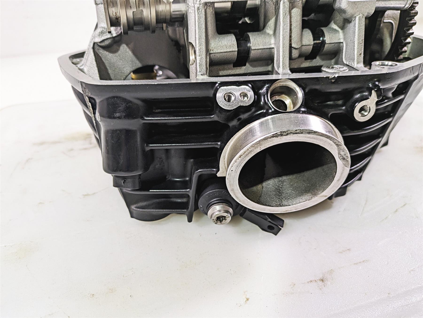 2022 BMW R1250 RT K052 Right Cylinder Head Cylinderhead -Read 11128504124 {{ shop.shopifyCountryName }} - Mototech271