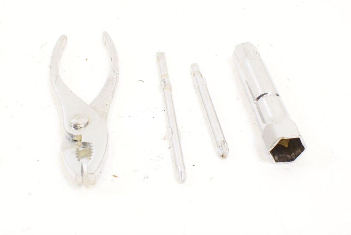 2000 Kawasaki VN1500 Vulcan Classic Tool Box Housing w Tools 32098-1109 {{ shop.shopifyCountryName }} - Mototech271