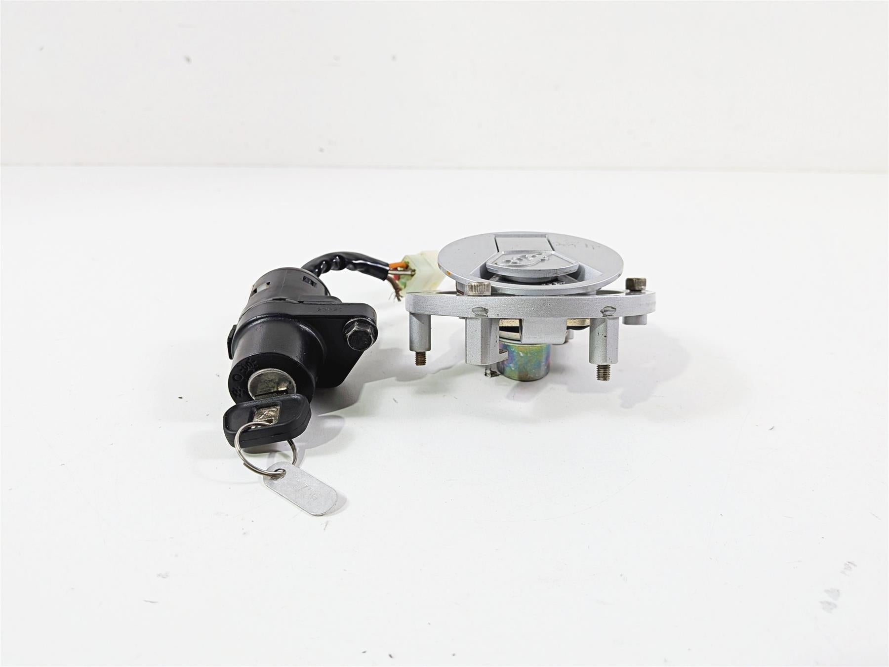 2021 Indian Scout 1200 Ignition Switch Gas Cap Key Lock Set -READ 4016935 {{ shop.shopifyCountryName }} - Mototech271