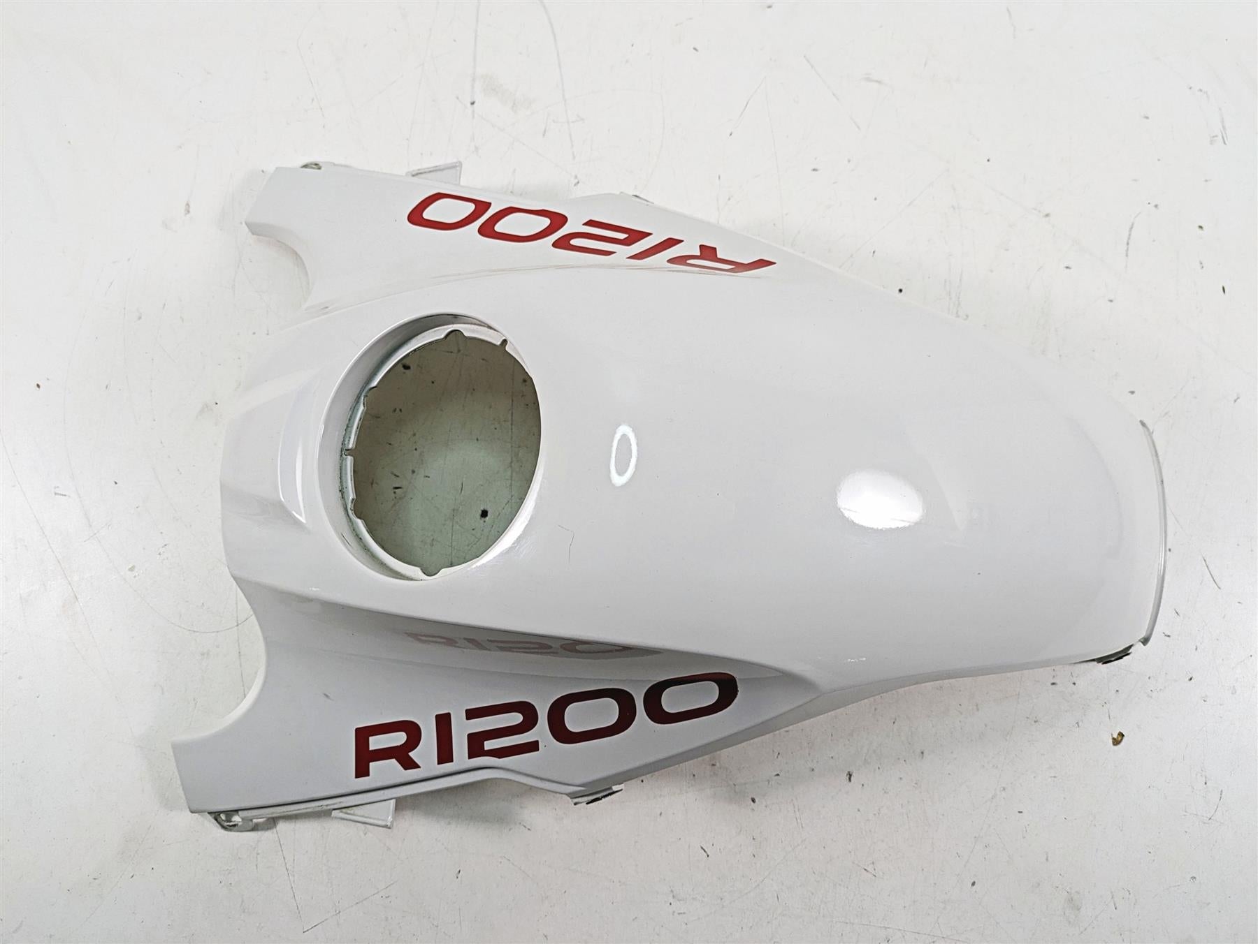 2007 BMW R1200GS K255 Adv Tank Center Cover Fairing 46637667698 7698226 {{ shop.shopifyCountryName }} - Mototech271