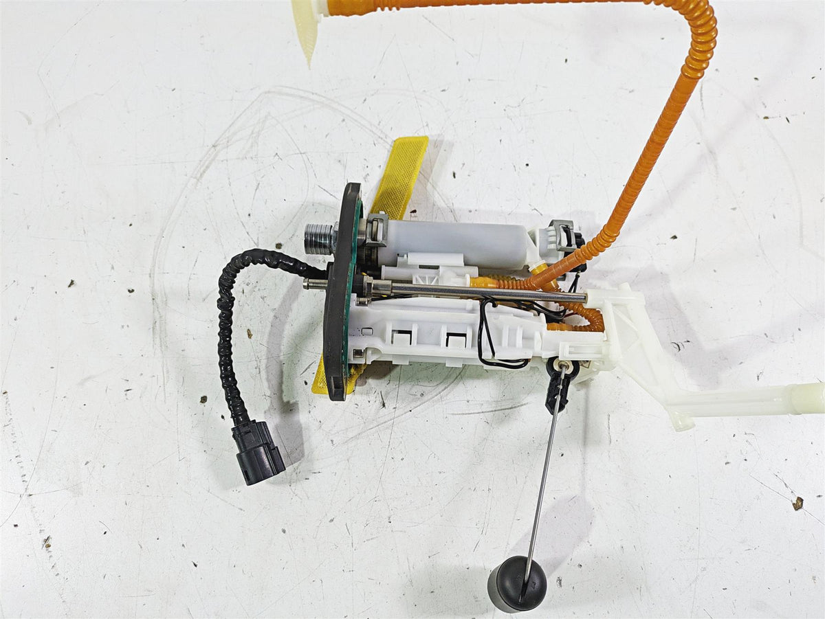 2021 Harley Softail FLSL Slim Fuel Gas Petrol Pump -Tested 61200042 {{ shop.shopifyCountryName }} - Mototech271