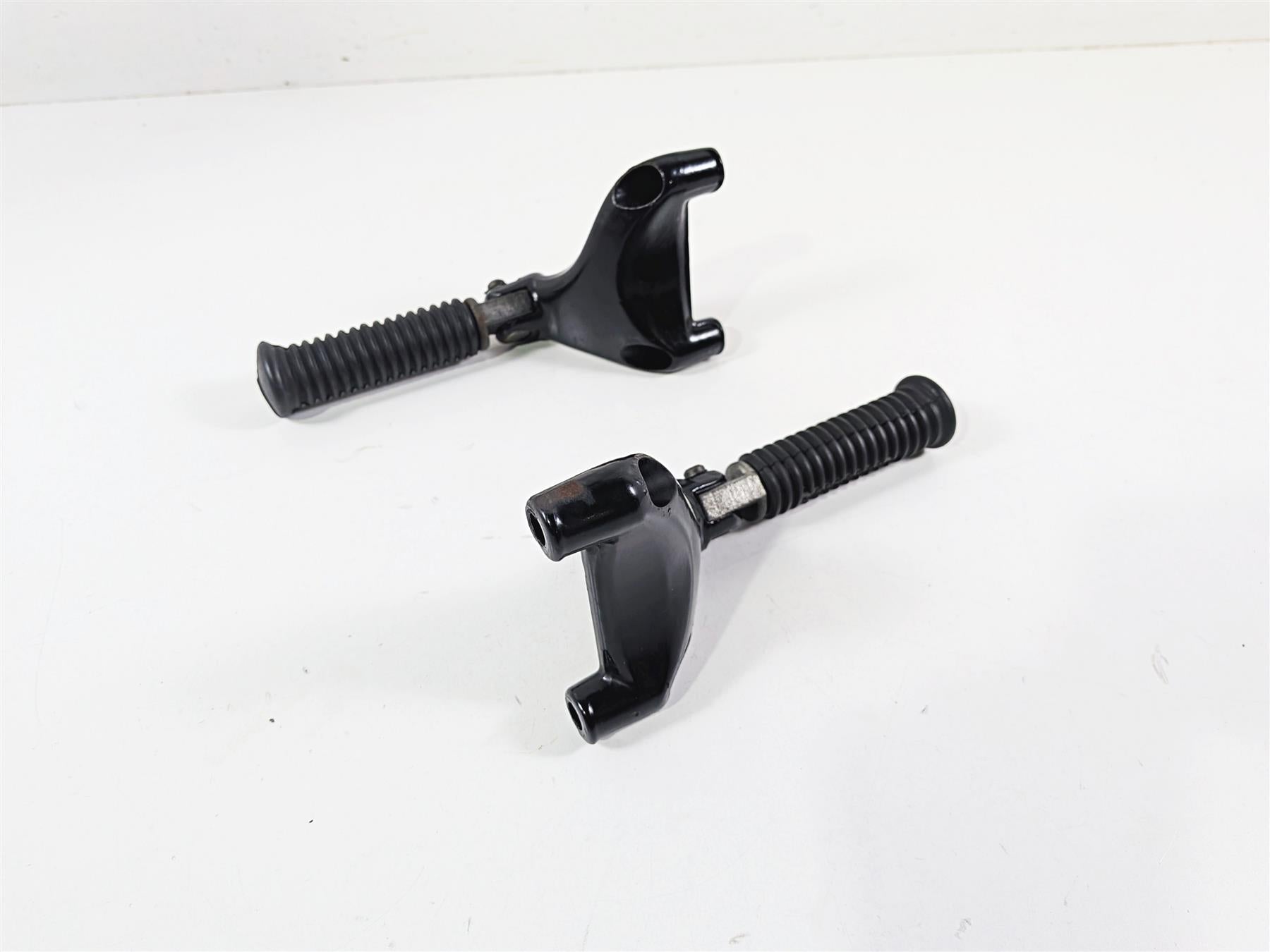 2006 Harley Sportster XL1200 C Rear Passenger Foot Peg Set 249315-04 {{ shop.shopifyCountryName }} - Mototech271